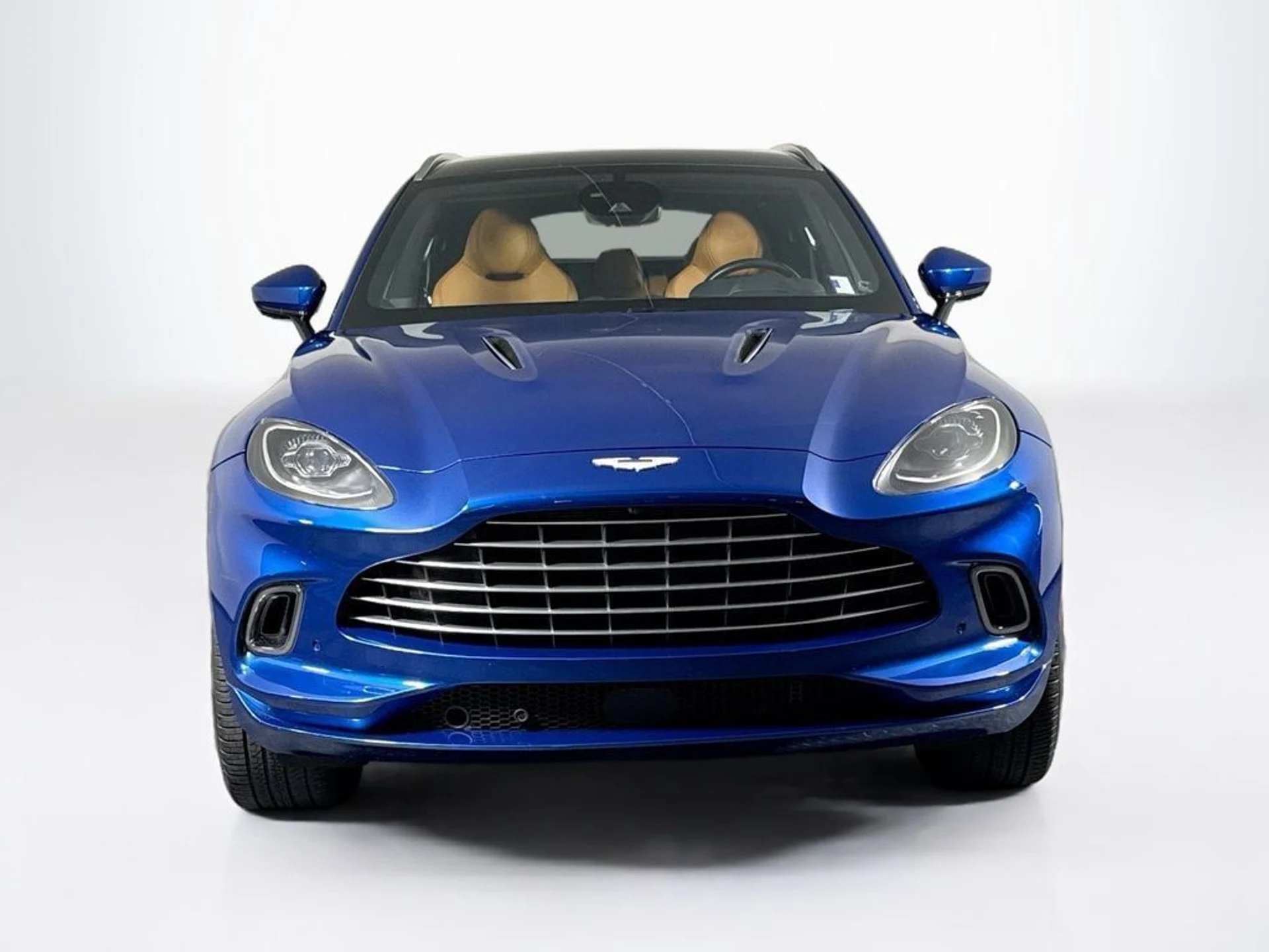 mph024_3920922721_used_2023_aston_martin_dbx_550_11350_23049541_25_1024_3e7e14a22b
