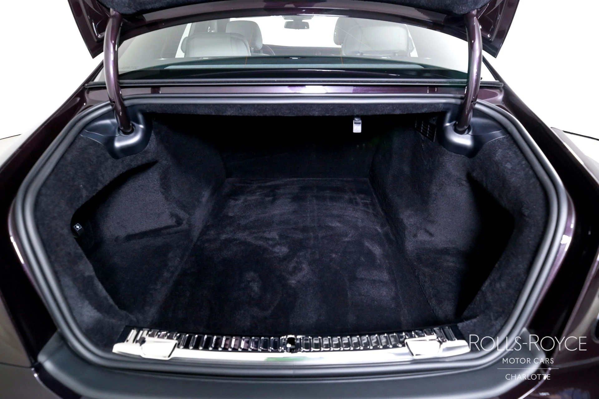 mph024_393499333_Used_2025_Rolls_Royce_Ghost_1759510199_e3eb97eae7