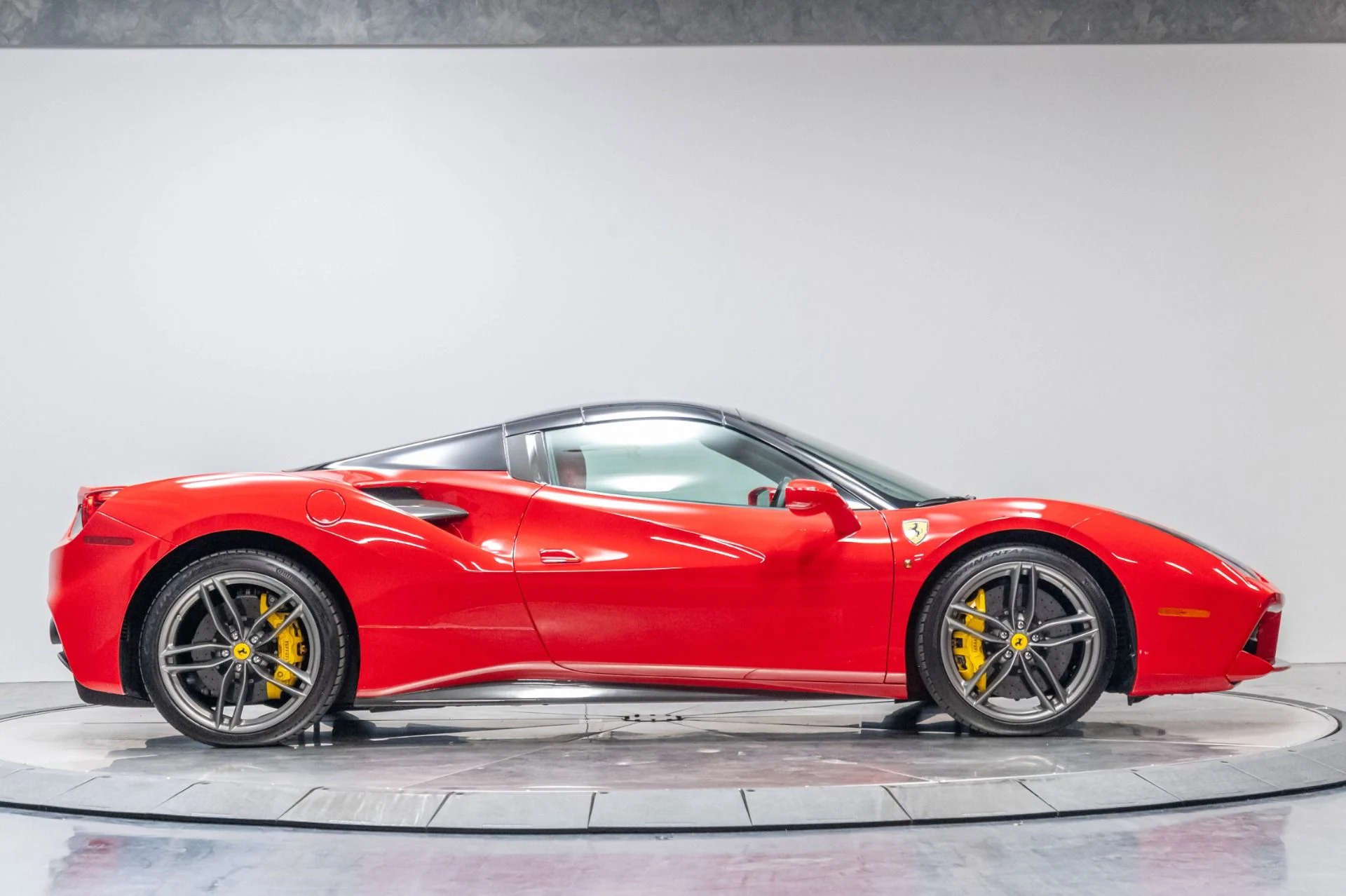 mph024_395388204_Used_2018_Ferrari_488_Spider_1786656638_cea9211e00
