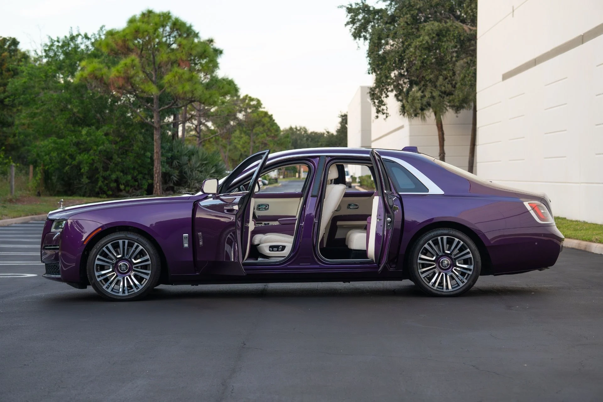 mph024_3957265927_Used_2021_Rolls_Royce_Ghost_1762913749_86a4173152