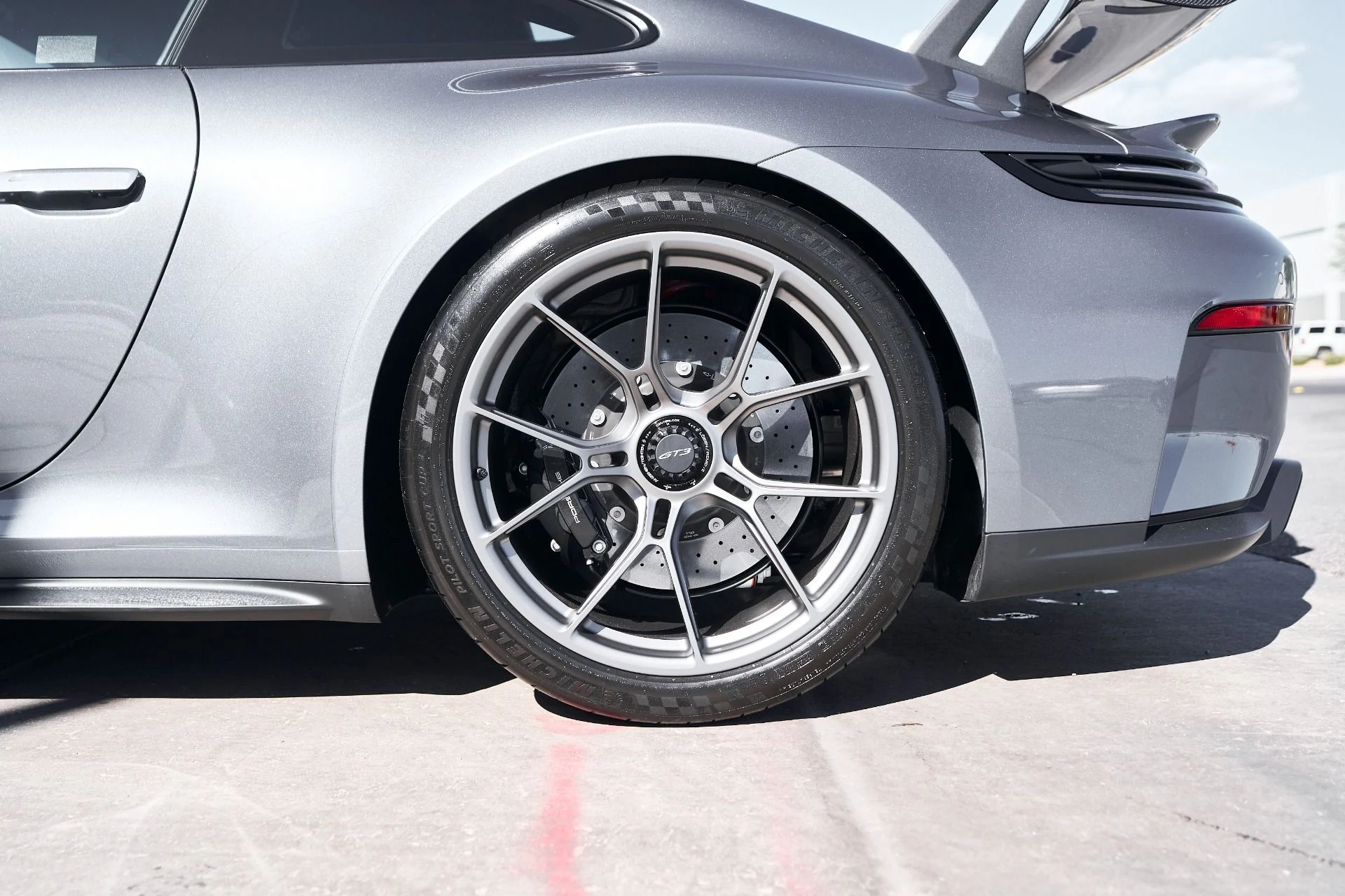 mph024_3958572693_Used_2025_Porsche_911_GT_3_1760569989_acbecf9edb