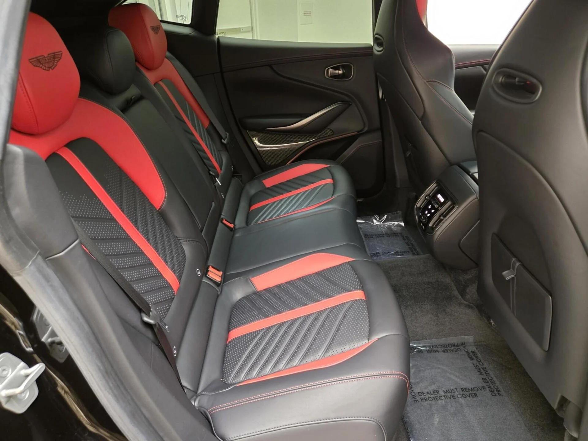 mph024_3961262524_Used_2023_Aston_Martin_DBX_707_1777354918_7292b60b7b