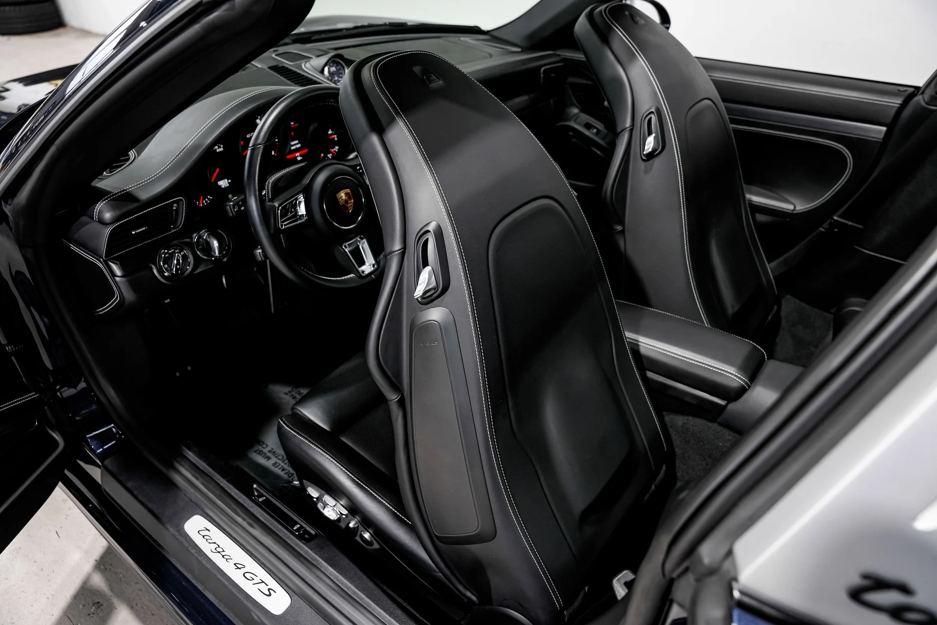 mph024_3965216650_81306215d0a789dc6f9570f13894076ax_2d98d27fe0