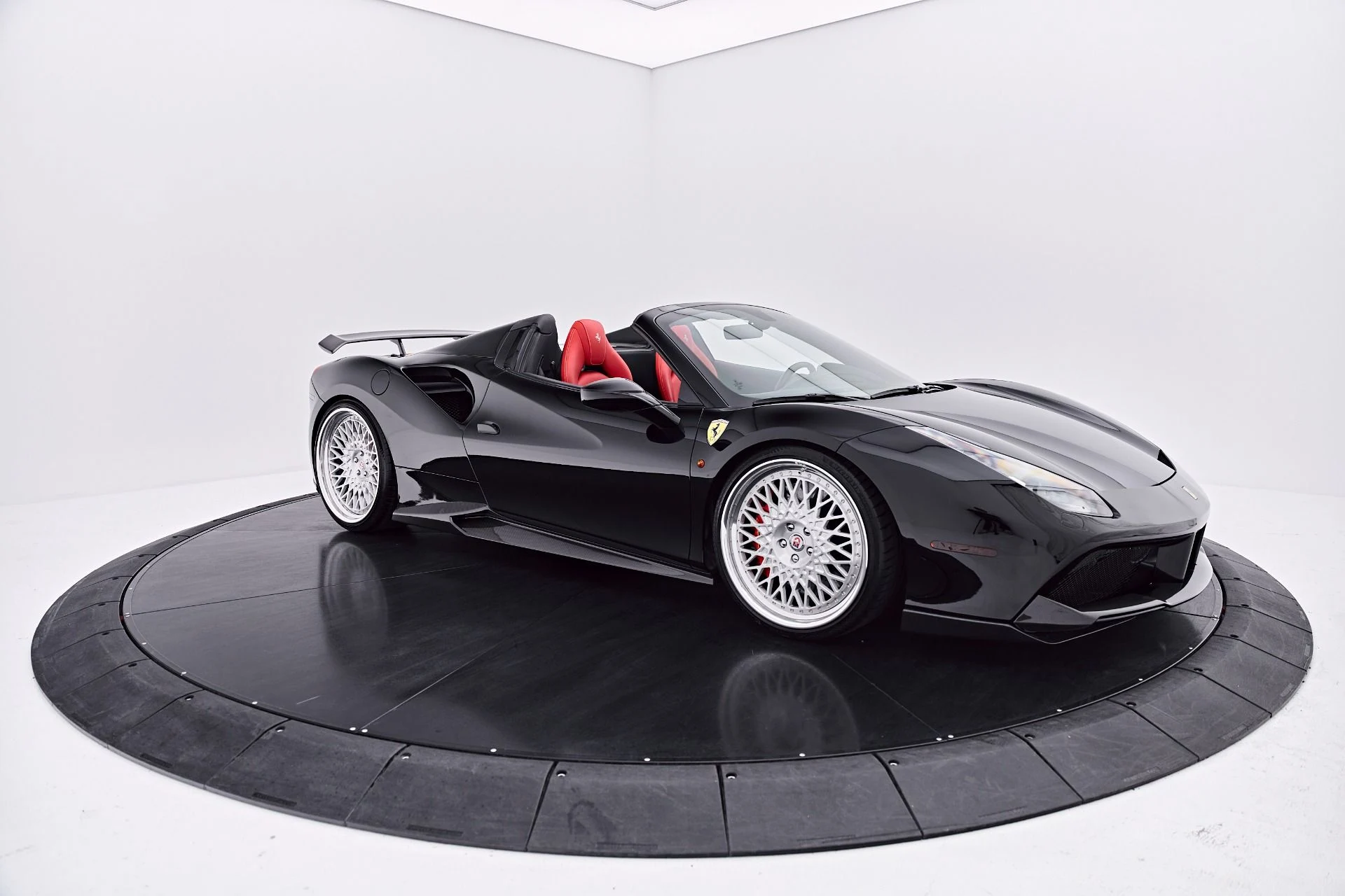 mph024_3969062421_Used_2018_Ferrari_488_Spider_Base_1786671633_da3ef3e5e2