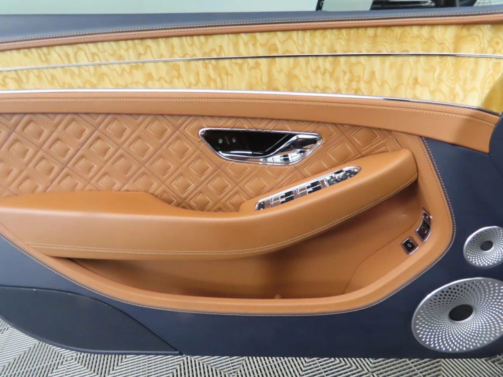 mph024_3975793865_used_2020_bentley_continental_gtv8firsteditioncoupe_8119_22954183_25_1024_06b4870dac