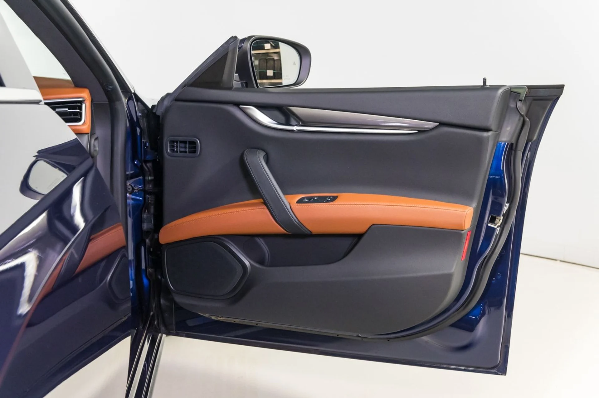 mph024_3978015762_49b662d2114f40f0b325554f8d4d010e_47ac9db977