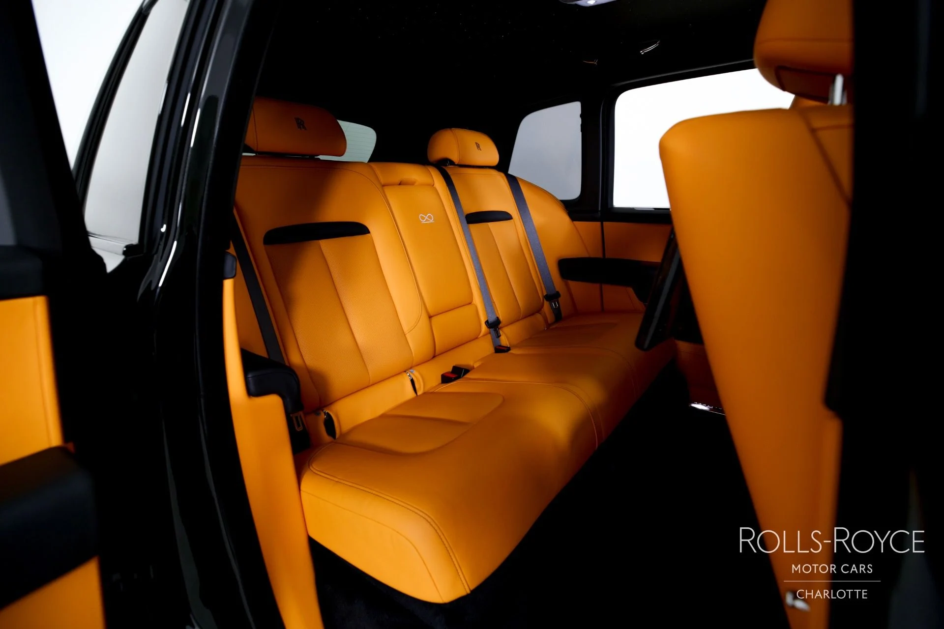 mph024_3979030510_Used_2023_Rolls_Royce_Black_Badge_Cullinan_1715880201_2aec954752