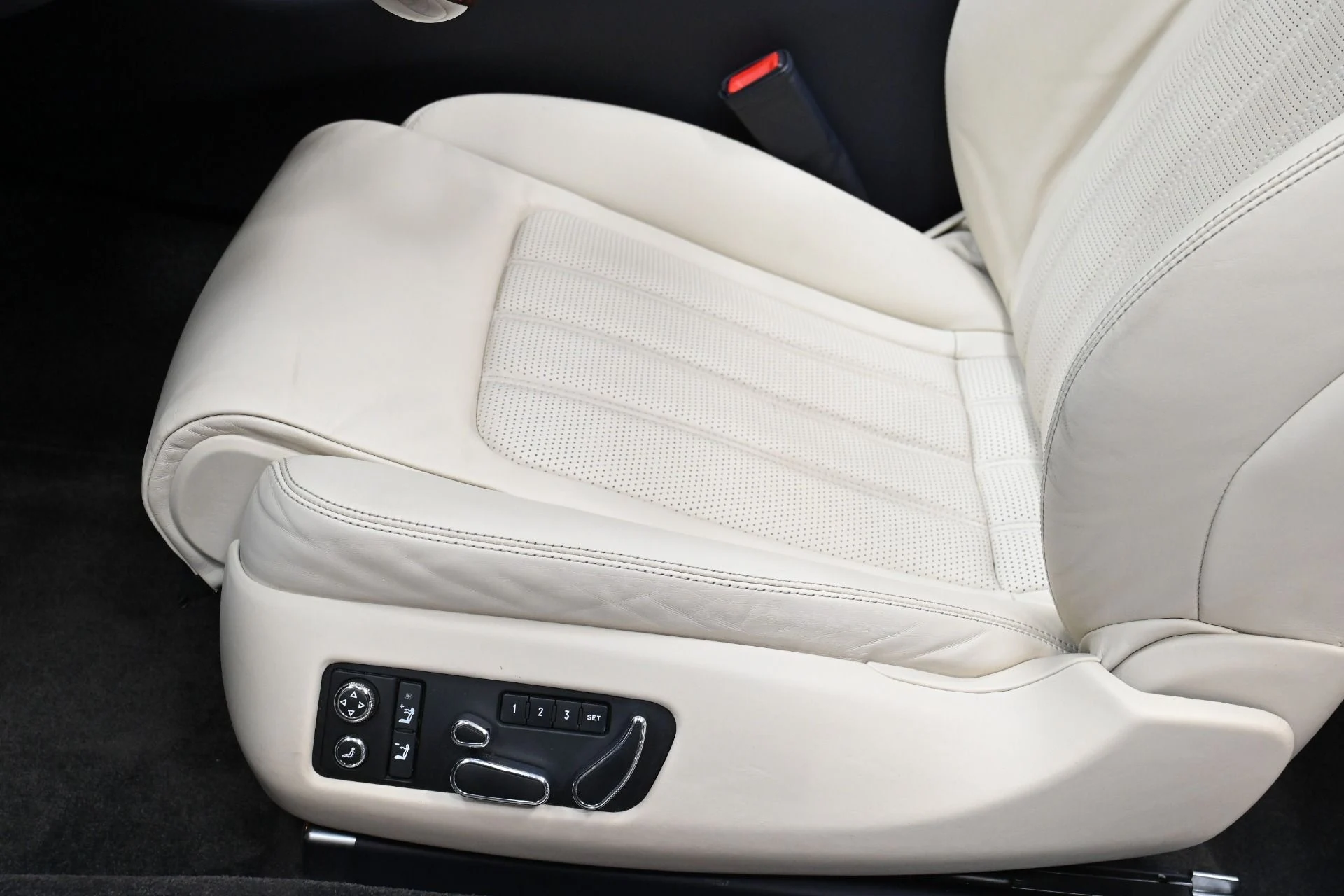 mph024_3984358219_Used_2014_Bentley_Continental_GTC_1751561855_e9685cc99c