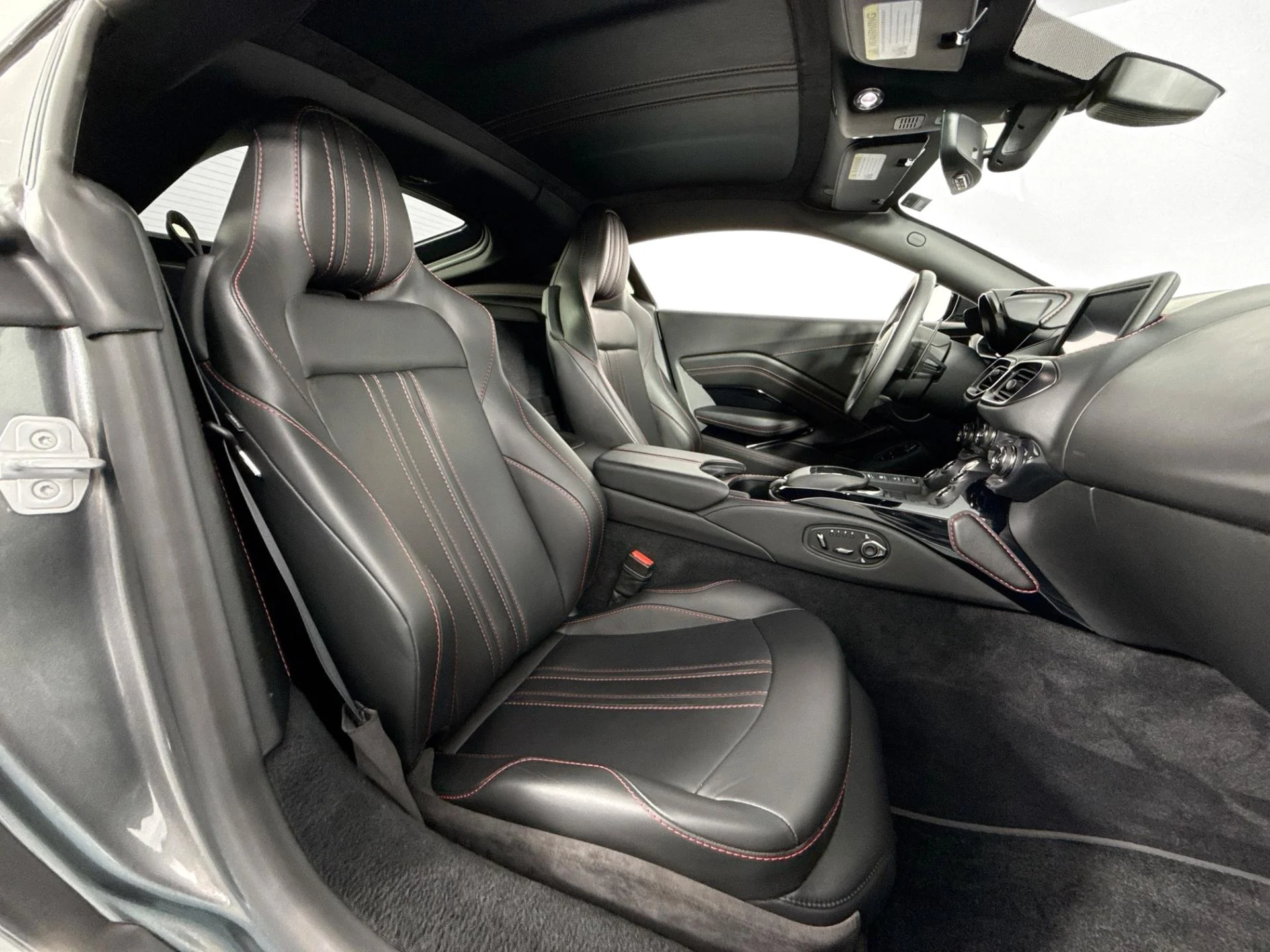 mph024_3992272648_Used_2020_Aston_Martin_Vantage_1784230058_ed8e91b76e