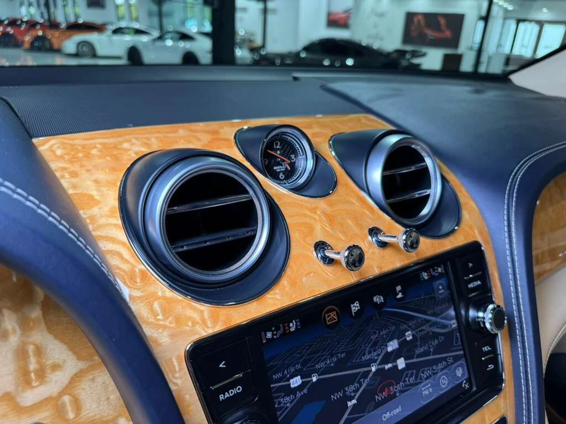 mph024_3993976352_eeda1cbdc0b4548175c5571a8633eab0_d69b57afd3