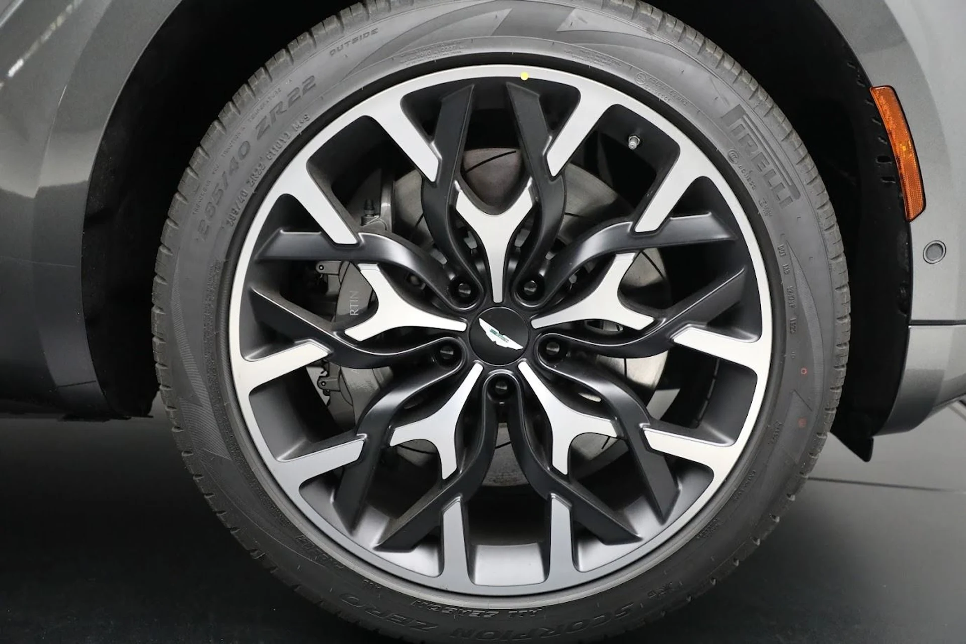 mph024_3997172969_Used_2024_Aston_Martin_DBX_1712693701_a9342ca220