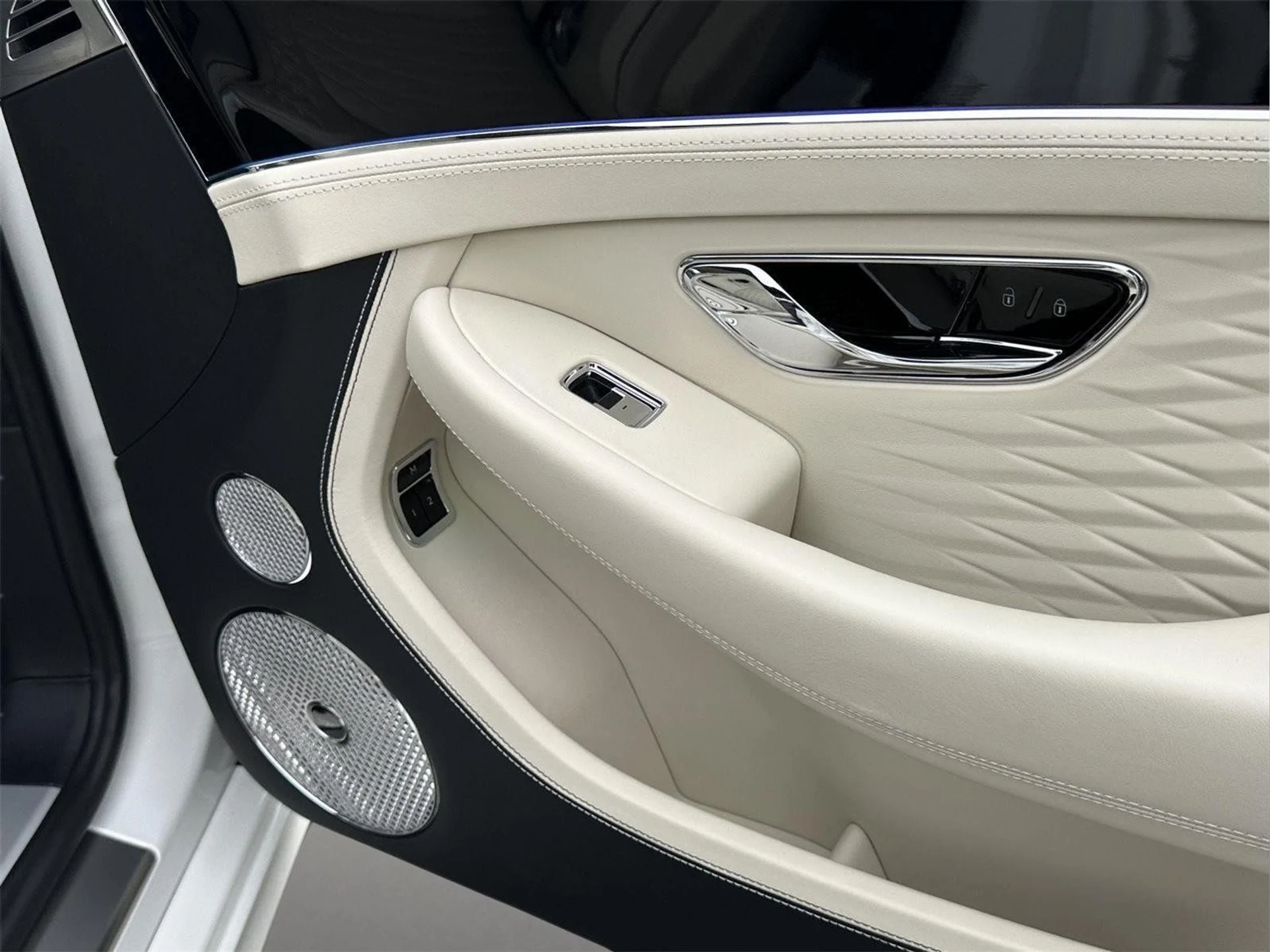 mph024_4000144677_8261ffaf874cb5ec298b1b1677c82b30_4d6ee87bd2