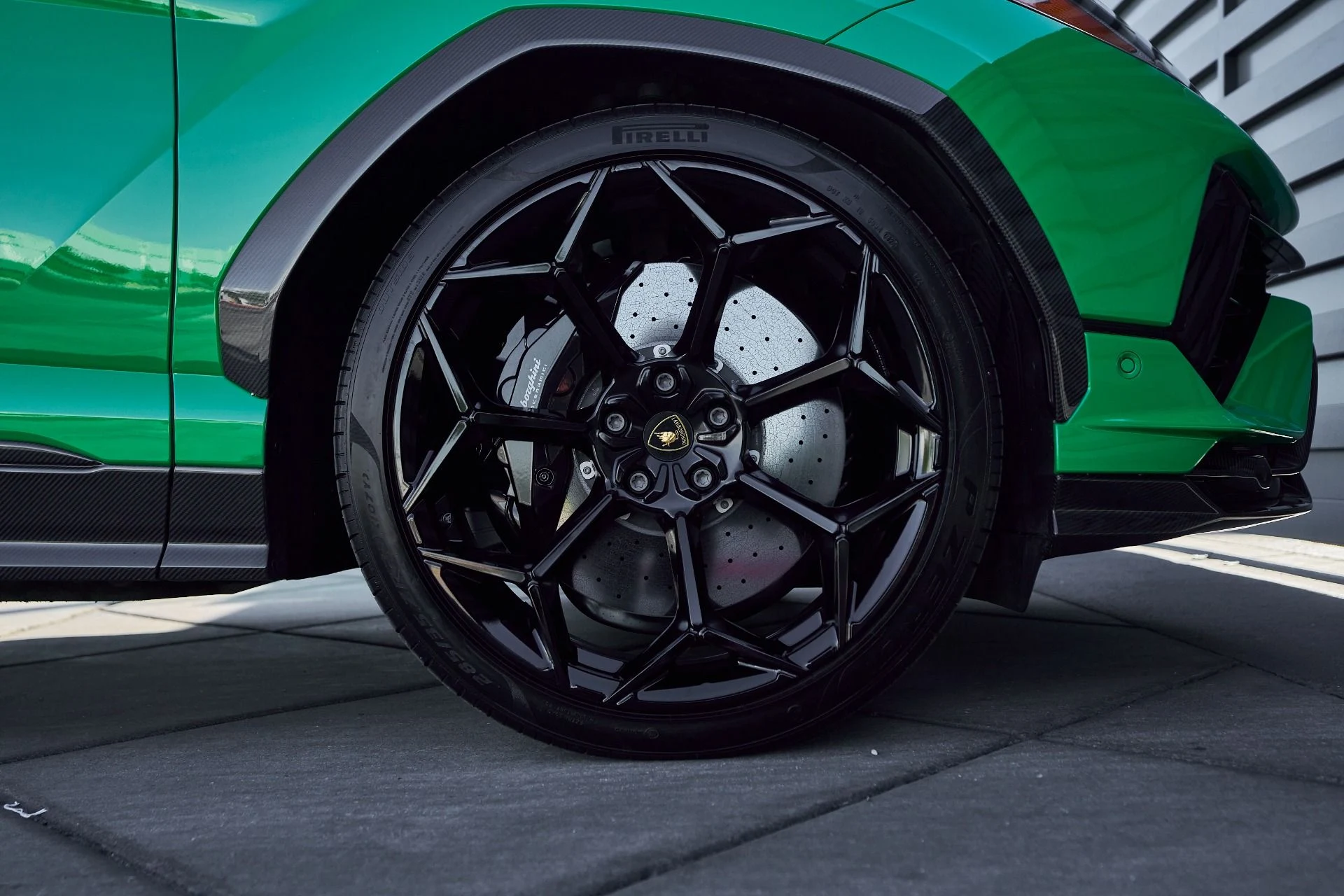 mph024_4004290073_Used_2024_Lamborghini_Urus_Performante_1764124764_defe1f53fd