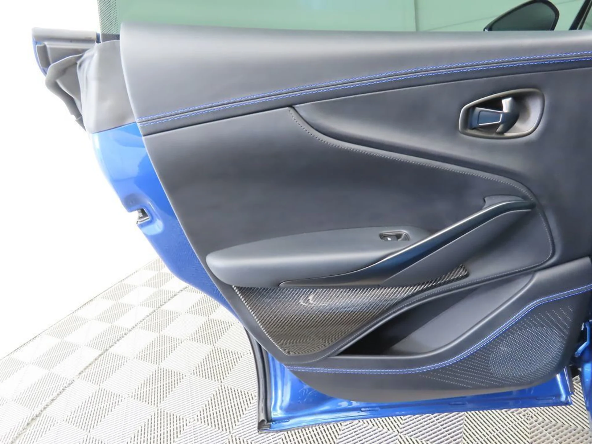 mph024_4010264879_used_2023_aston_martin_dbx_707awd_8119_22979398_25_1024_851994cf59