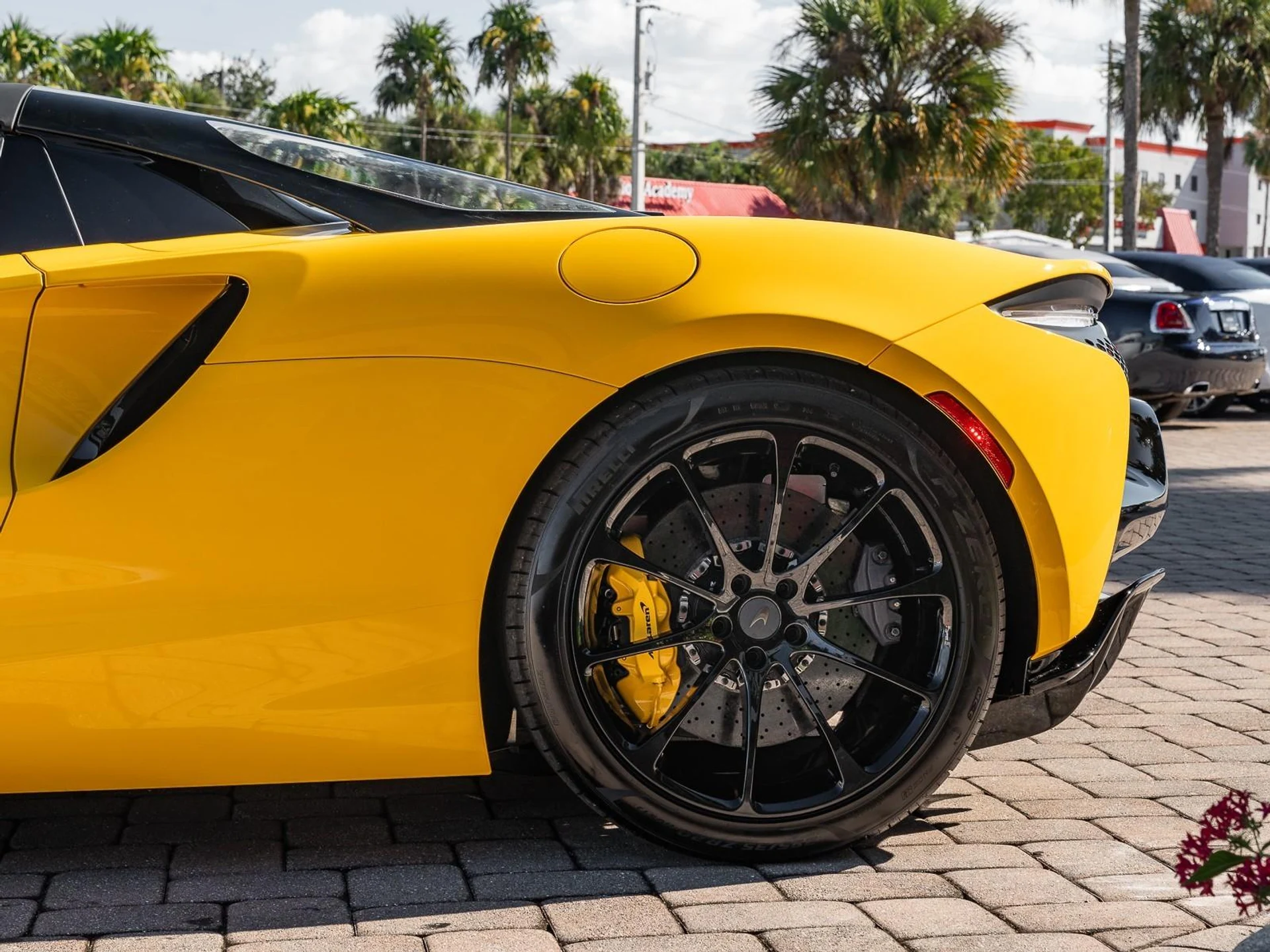 mph024_4011157154_Used_2025_Mc_Laren_Artura_Tech_Lux_1764082930_c1032fbc8e