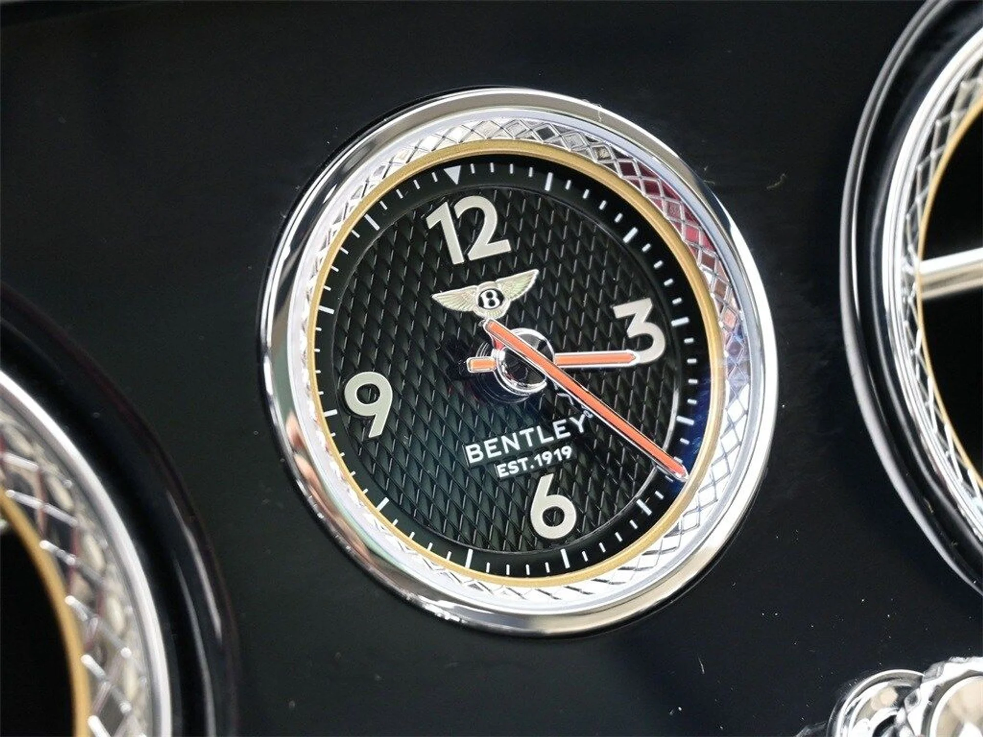 mph024_4013275281_93348988940409fc80f08204d9b15c13x_2536129130