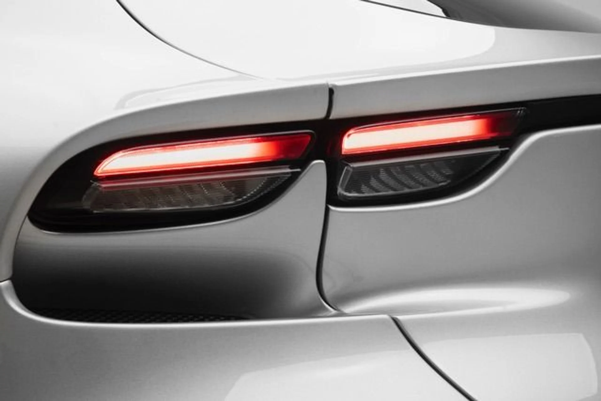 mph024_4014225207_Used_2024_Ferrari_Purosangue_1772567980_be55fd12f7