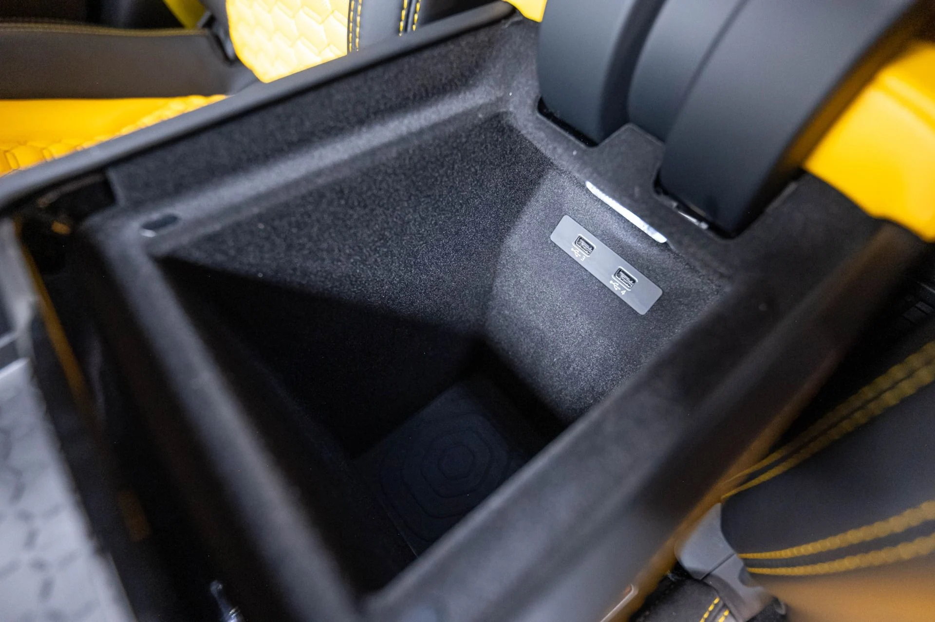 mph024_4015597463_Used_2019_Lamborghini_Urus_1786985122_6434491c2d