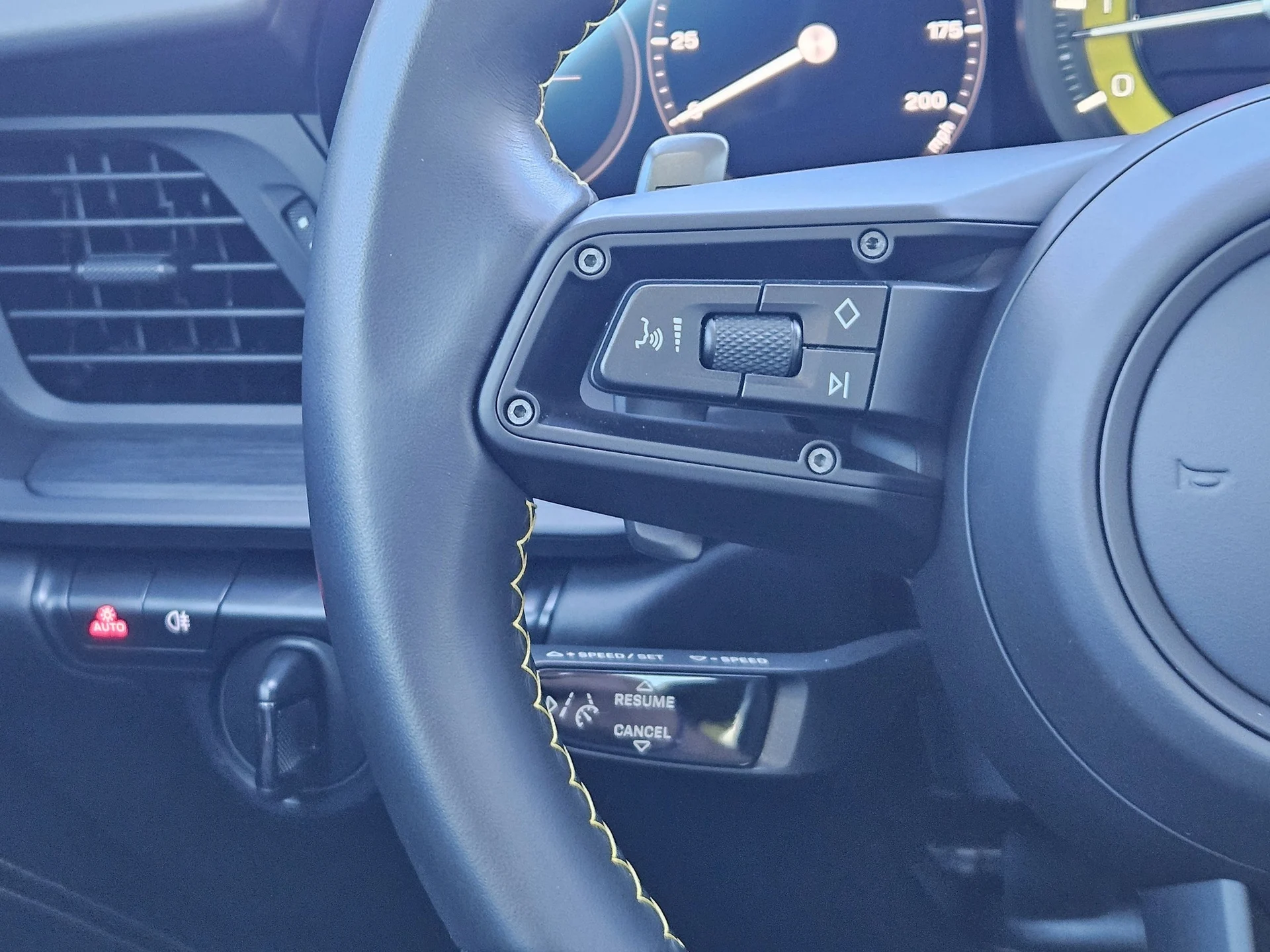 mph024_4022613790_b85cc600c1c8275aedc59a2689994ffax_4575d23fc2