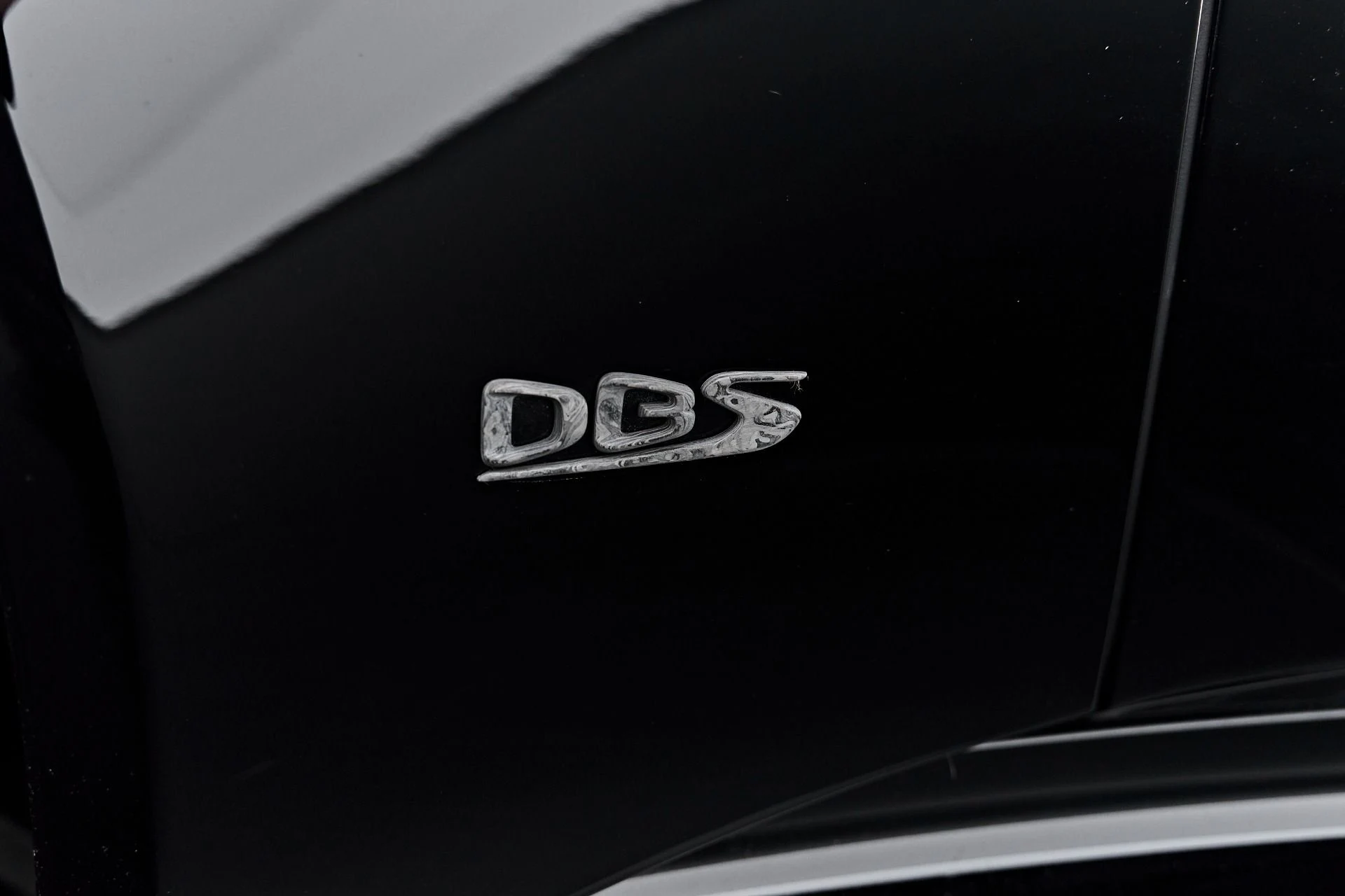 mph024_4024222846_Used_2019_Aston_Martin_DBS_Superleggera_1791337440_07dfa5cf1d