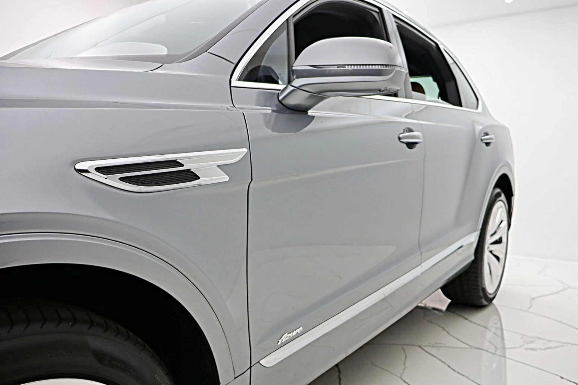mph024_403154744_Used_2025_Bentley_Bentayga_Azure_V8_LEASE_OPTIONS_AVAILABLE_a9df0b8709