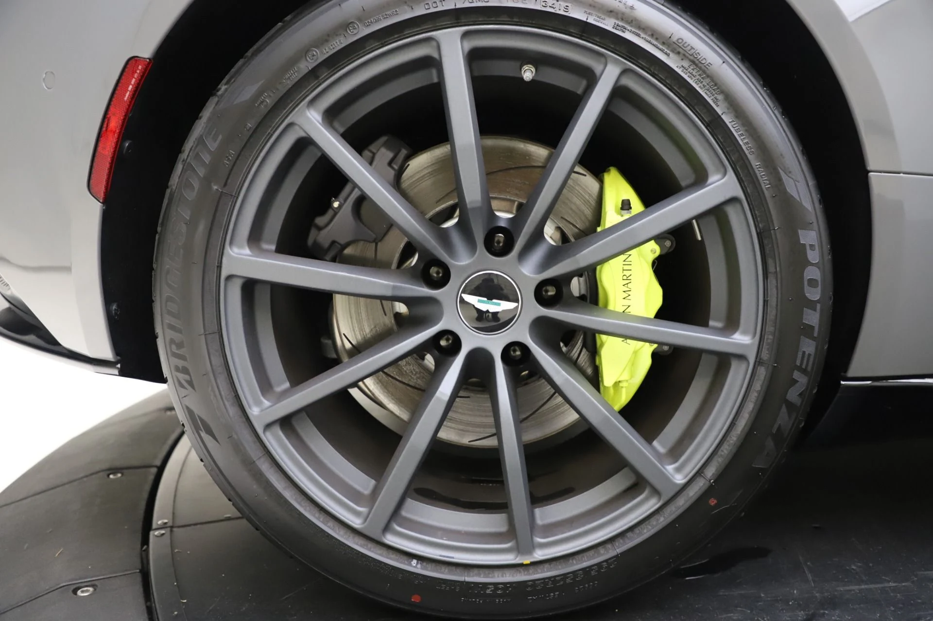 mph024_4032428288_Used_2020_Aston_Martin_DB_11_V12_AMR_Coupe_1593189982_b47666cca2