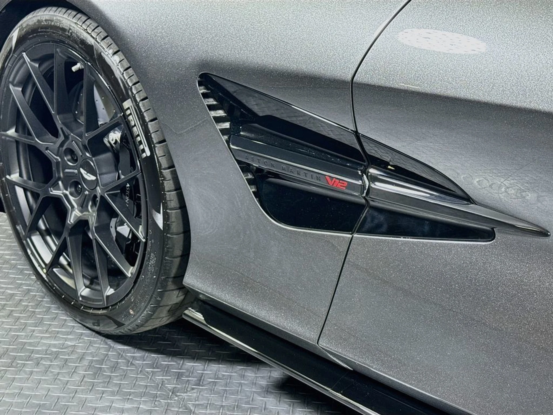 mph024_40334529_new_2027_aston_martin_vanquish_volante_11350_23067135_25_1024_41d97308d1