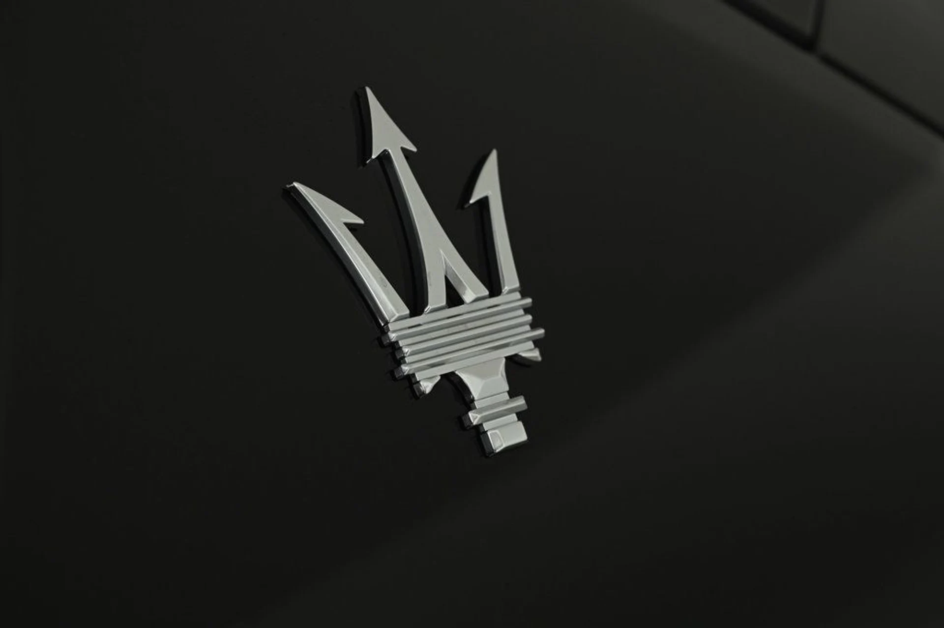 mph024_4033454618_used_2025_maserati_grecale_base_11350_22975672_24_1024_aaccdff60e