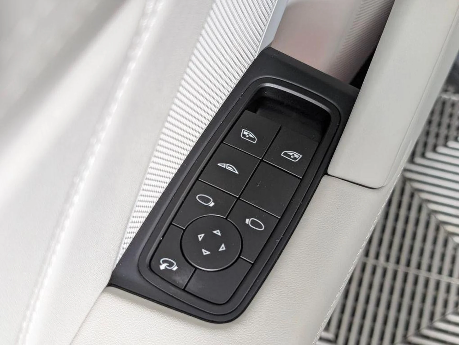 mph024_4046379740_2_XS_Xb7_Q9_N_Vt_F_Ab_HU_Me_Avut_E_Xu8_15fec8cb8d