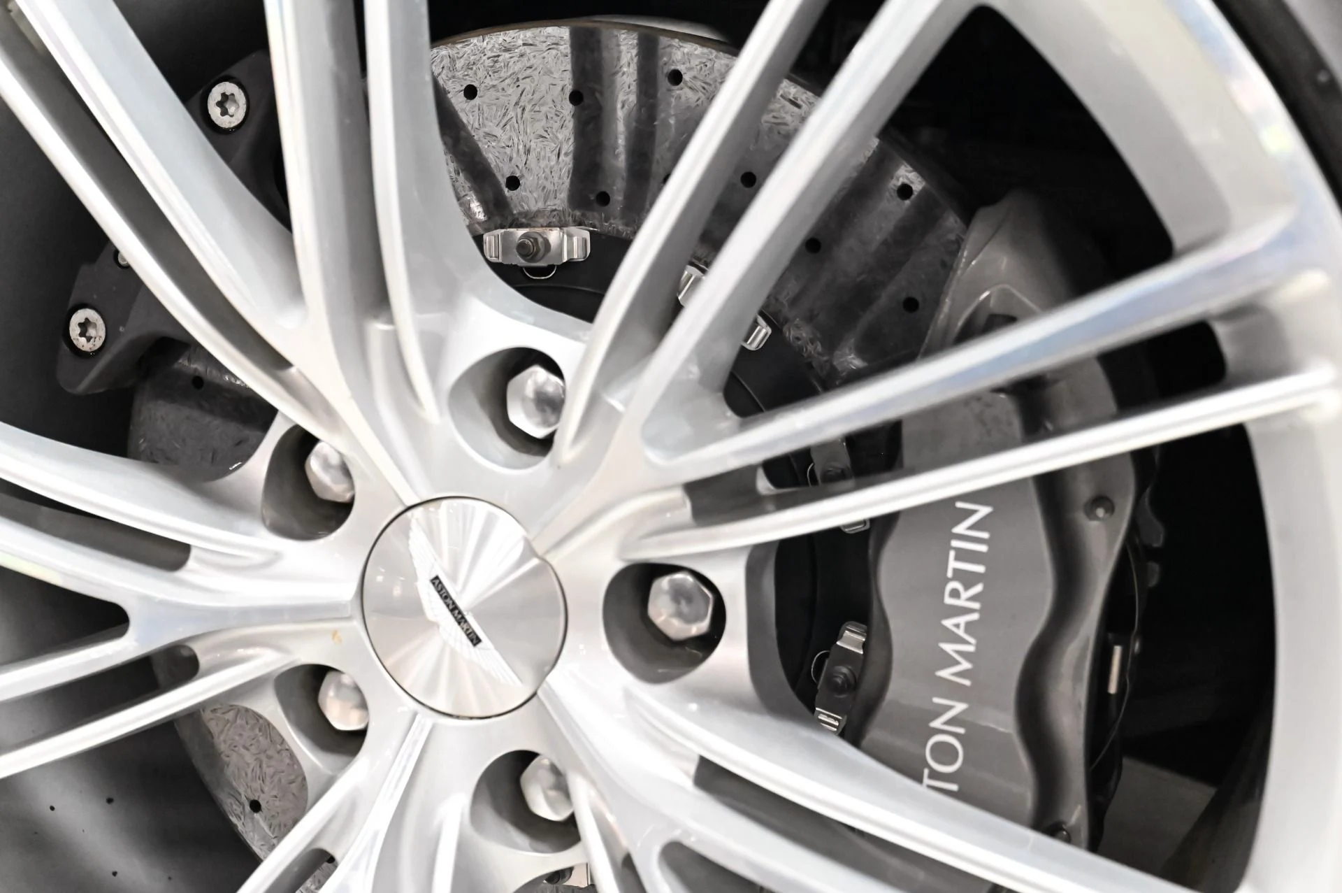 mph024_4047723400_Used_2014_Aston_Martin_Vanquish_V12_1793299602_6d754d43aa
