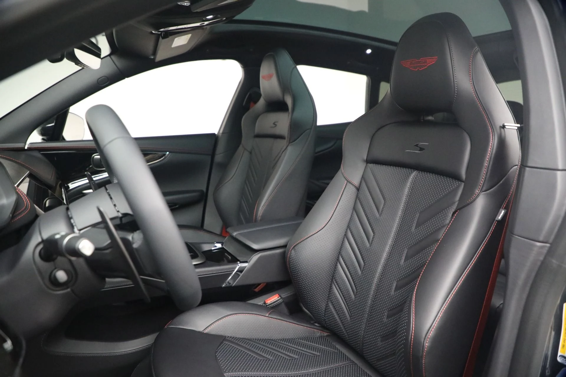 mph024_4050634202_New_2026_Aston_Martin_DBX_S_1775590544_8bdf2dfc3f