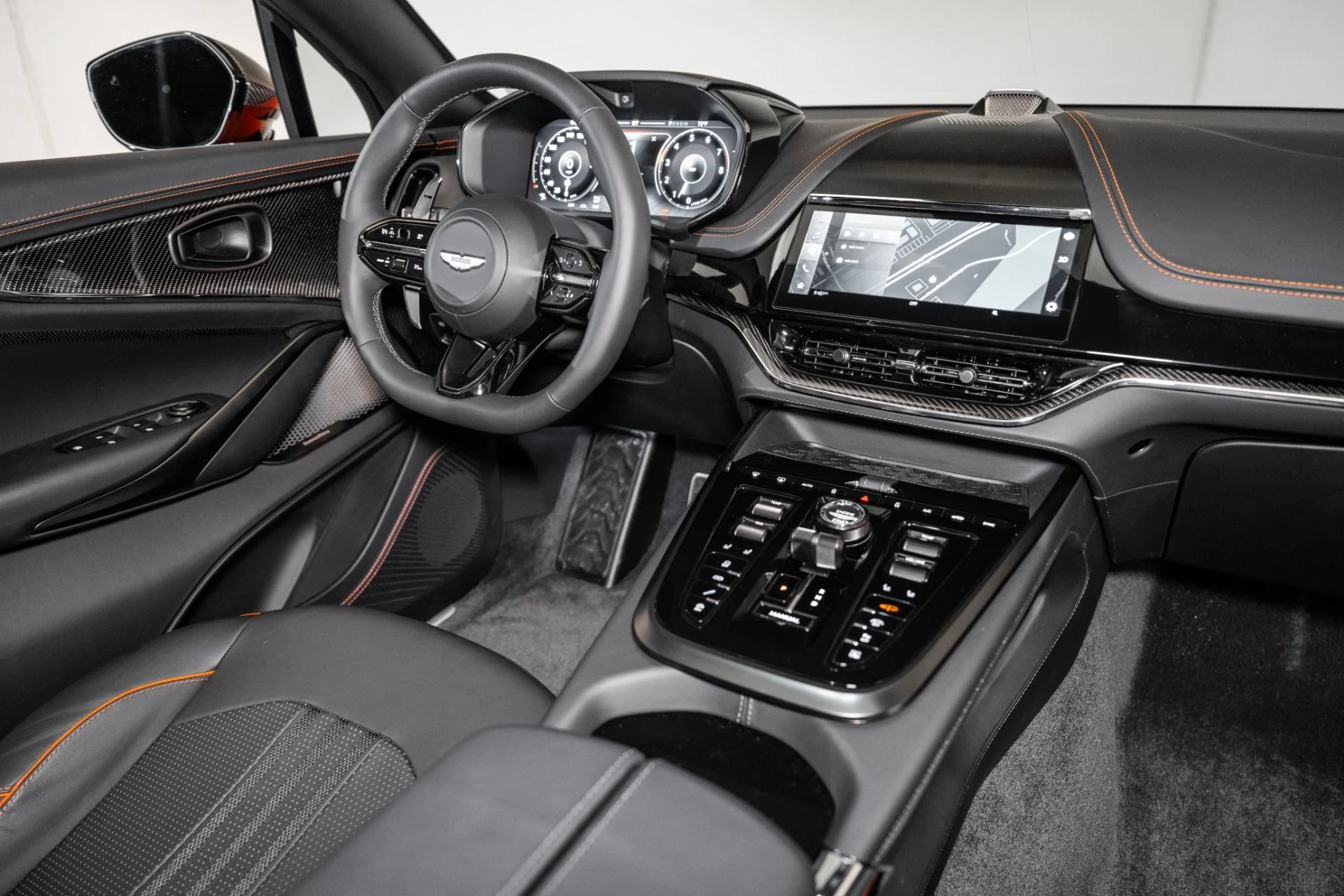 mph024_4051562762_Used_2025_Aston_Martin_DBX_707_1748959342_1ad1826b57