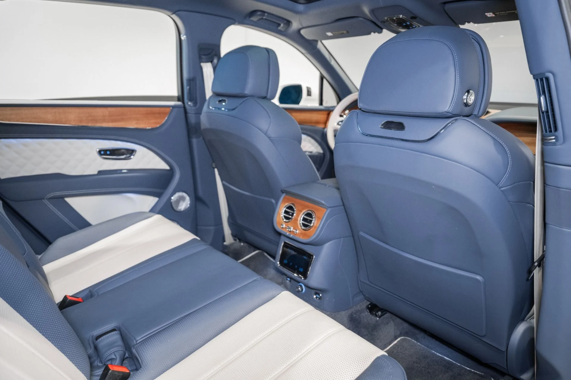 mph024_4051752803_Used_2023_Bentley_Bentayga_V8_1773161600_796a4d08be