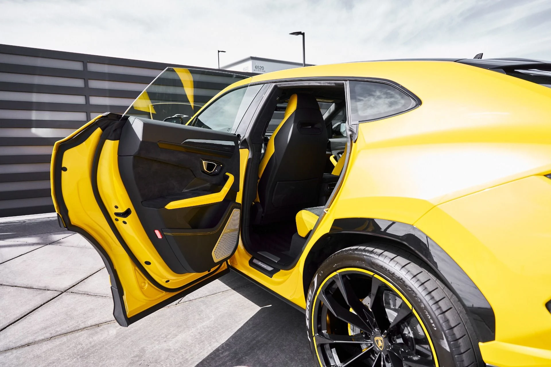 mph024_406407753_Used_2021_Lamborghini_Urus_Pearl_Capsule_1772843469_61f9e91d45