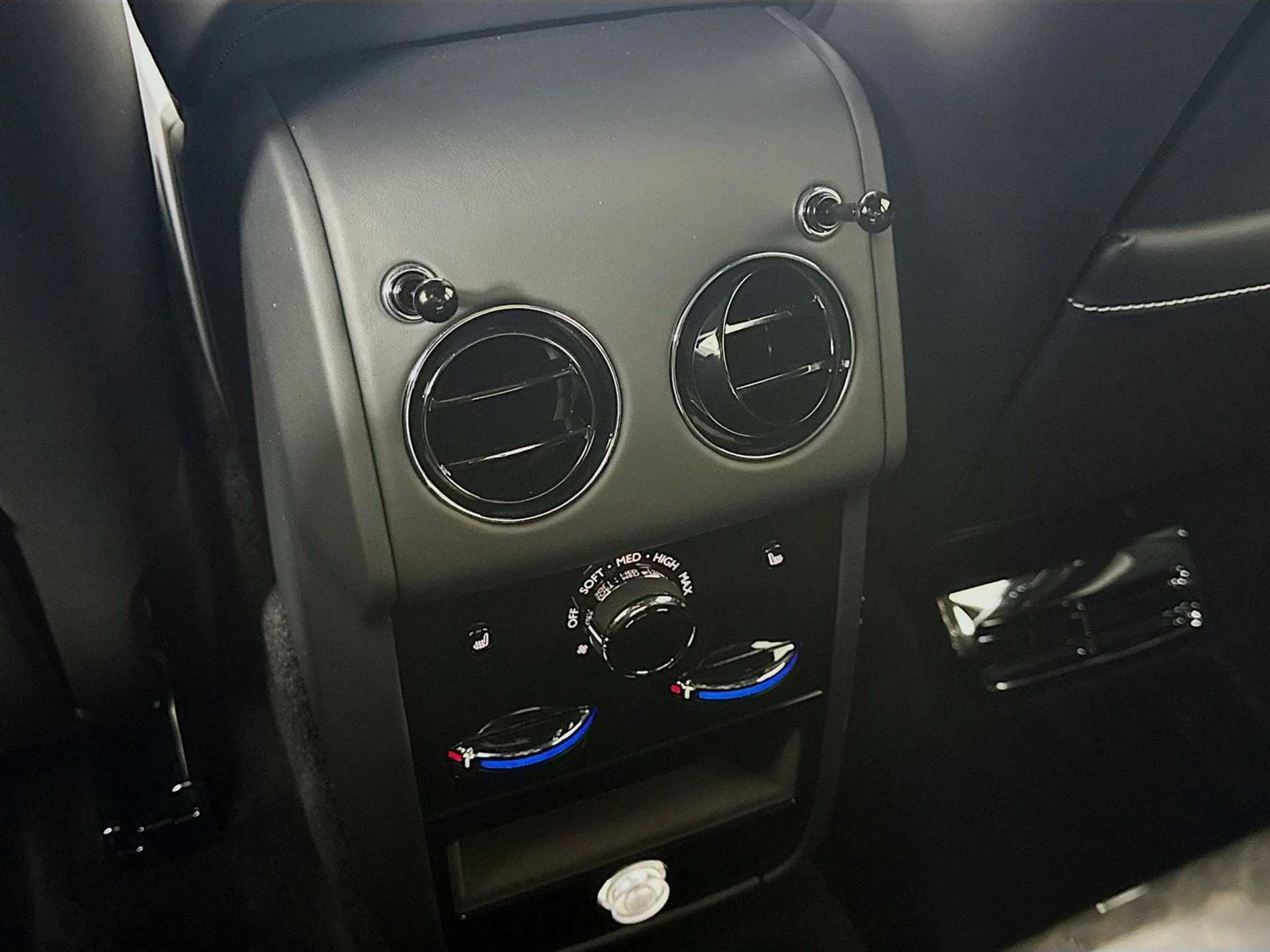 mph024_407012302_7116263d64852bd9cf78c3faa7d874eax_7796083eba