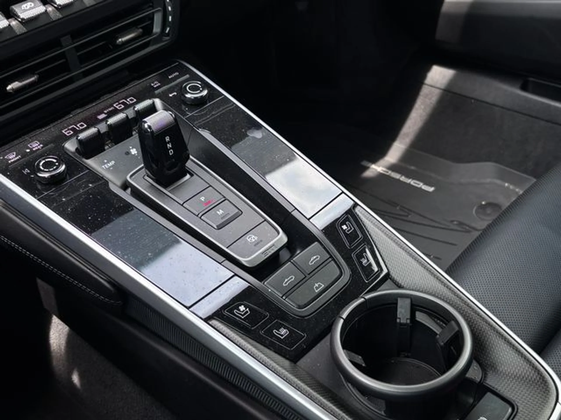 mph024_407021512_2370034d32f52360cdbacb516bb1dbc0x_fcef161d10