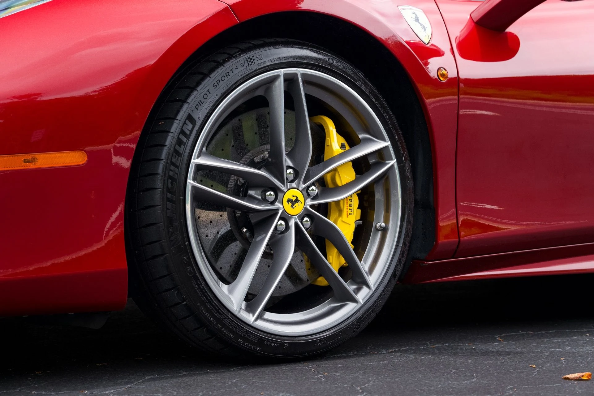 mph024_4070464908_Used_2019_Ferrari_488_Spider_1775191642_07a8edc477