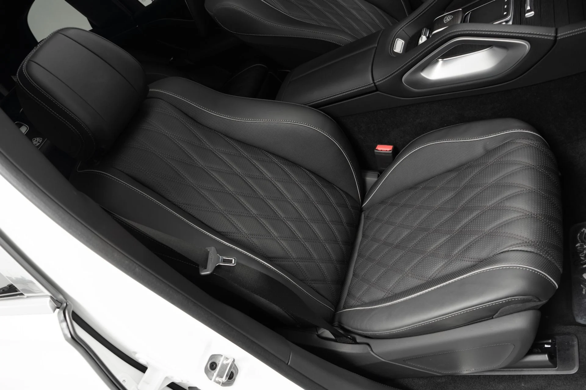 mph024_4076076302_Used_2024_Mercedes_Benz_Maybach_GLS_600_4_MATIC_4_Seat_Configuration_Rear_Seat_Entertainment_1776281488_679fa4cc6c