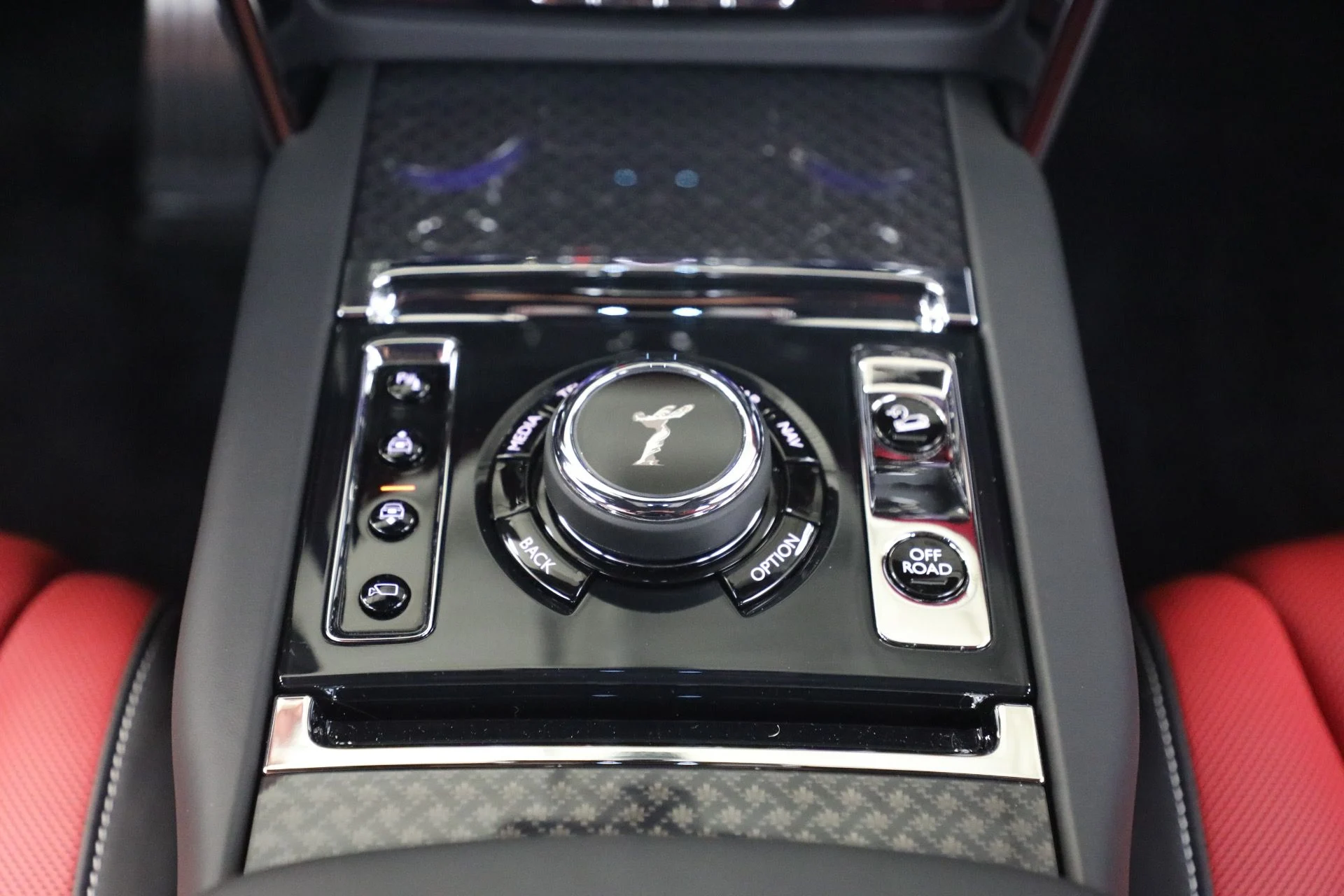 mph024_4099566749_New_2027_Rolls_Royce_Black_Badge_Cullinan_990b4818c4