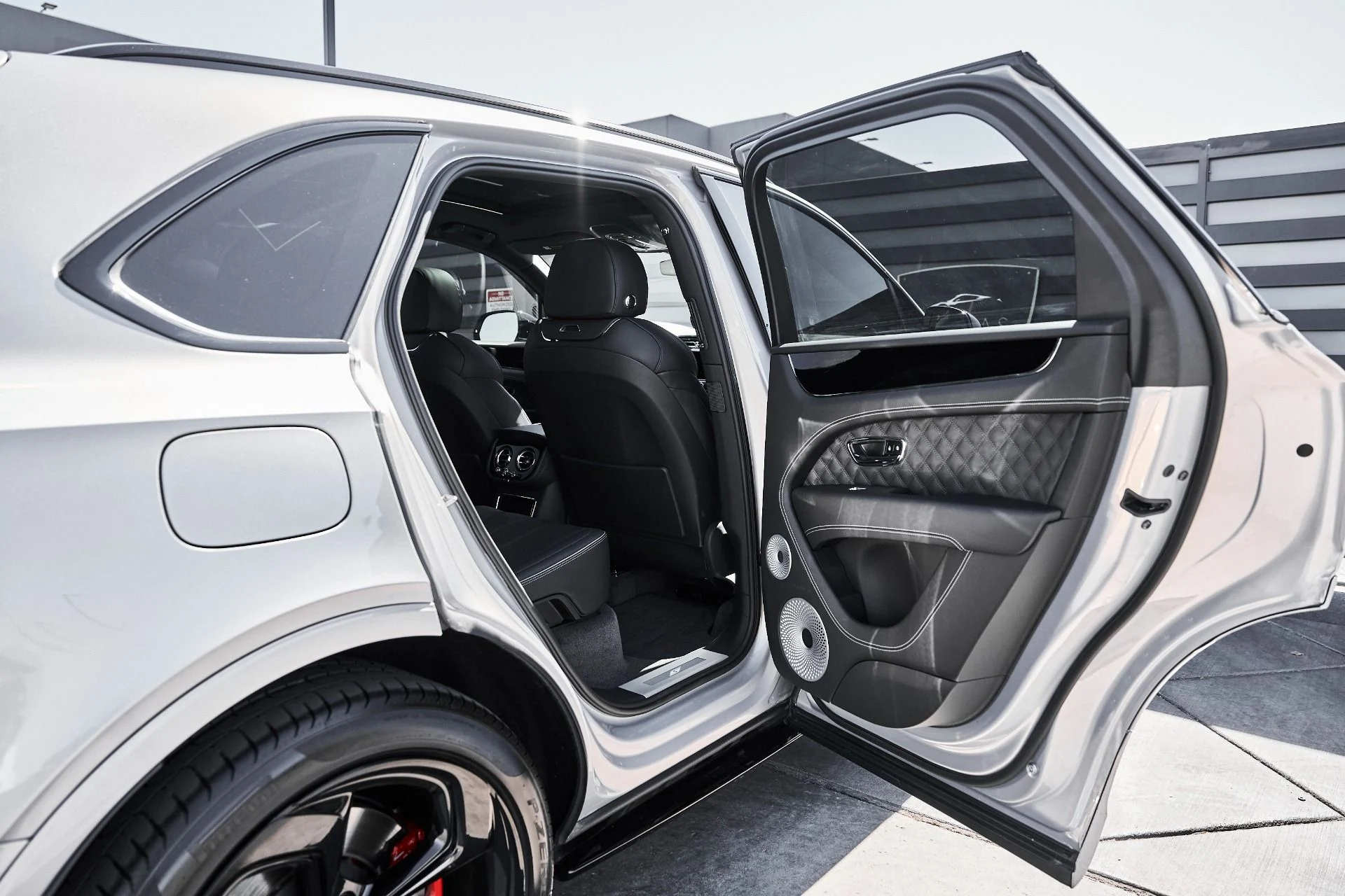 mph024_4100664290_Used_2025_Bentley_Bentayga_S_1782152777_198d9e0ff7