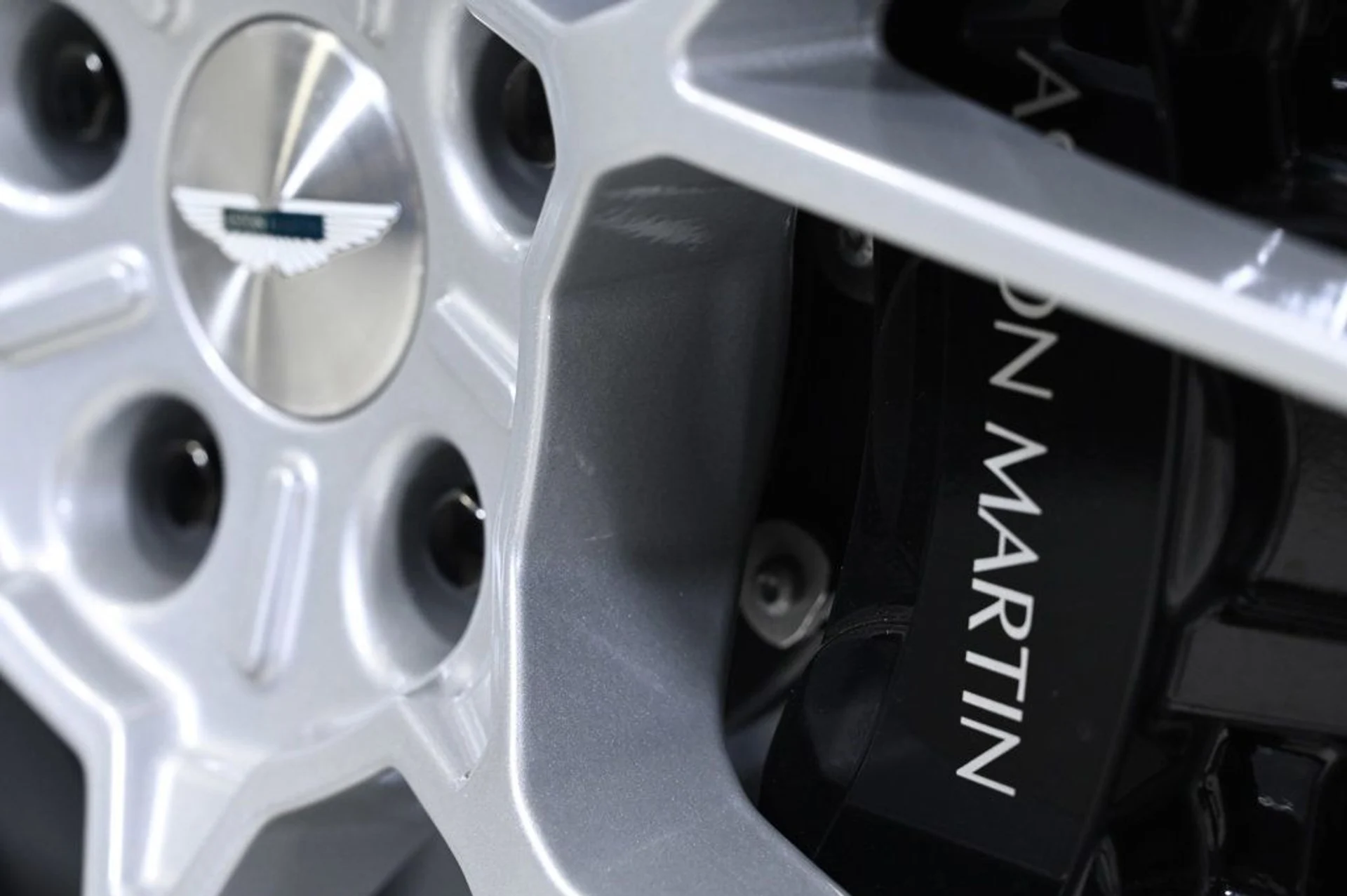 mph024_4112502658_new_2025_aston_martin_vanquish_coupe_11350_22897480_24_1024_df8e0e87d8