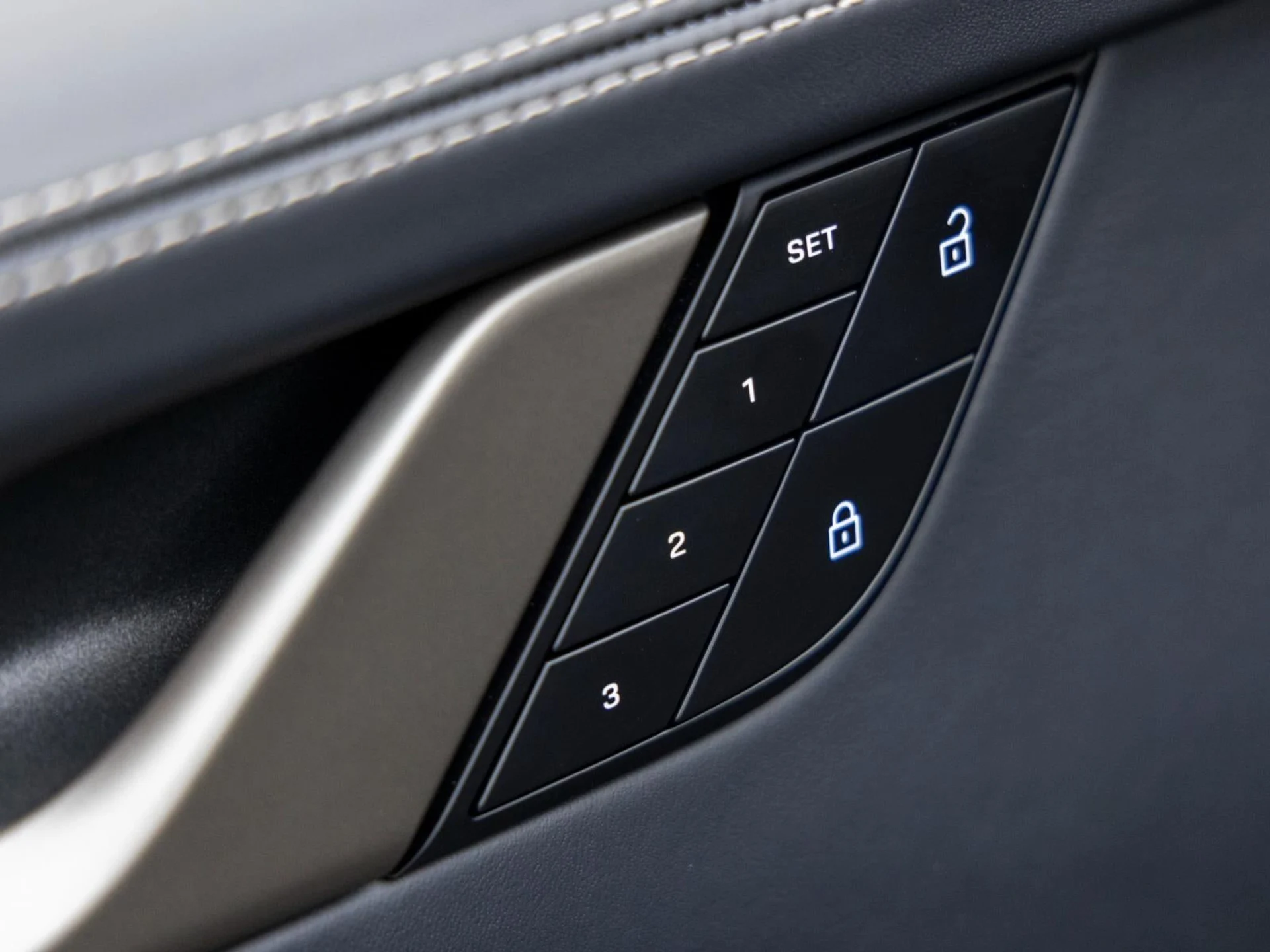 mph024_411530009_25_08cb3beab4