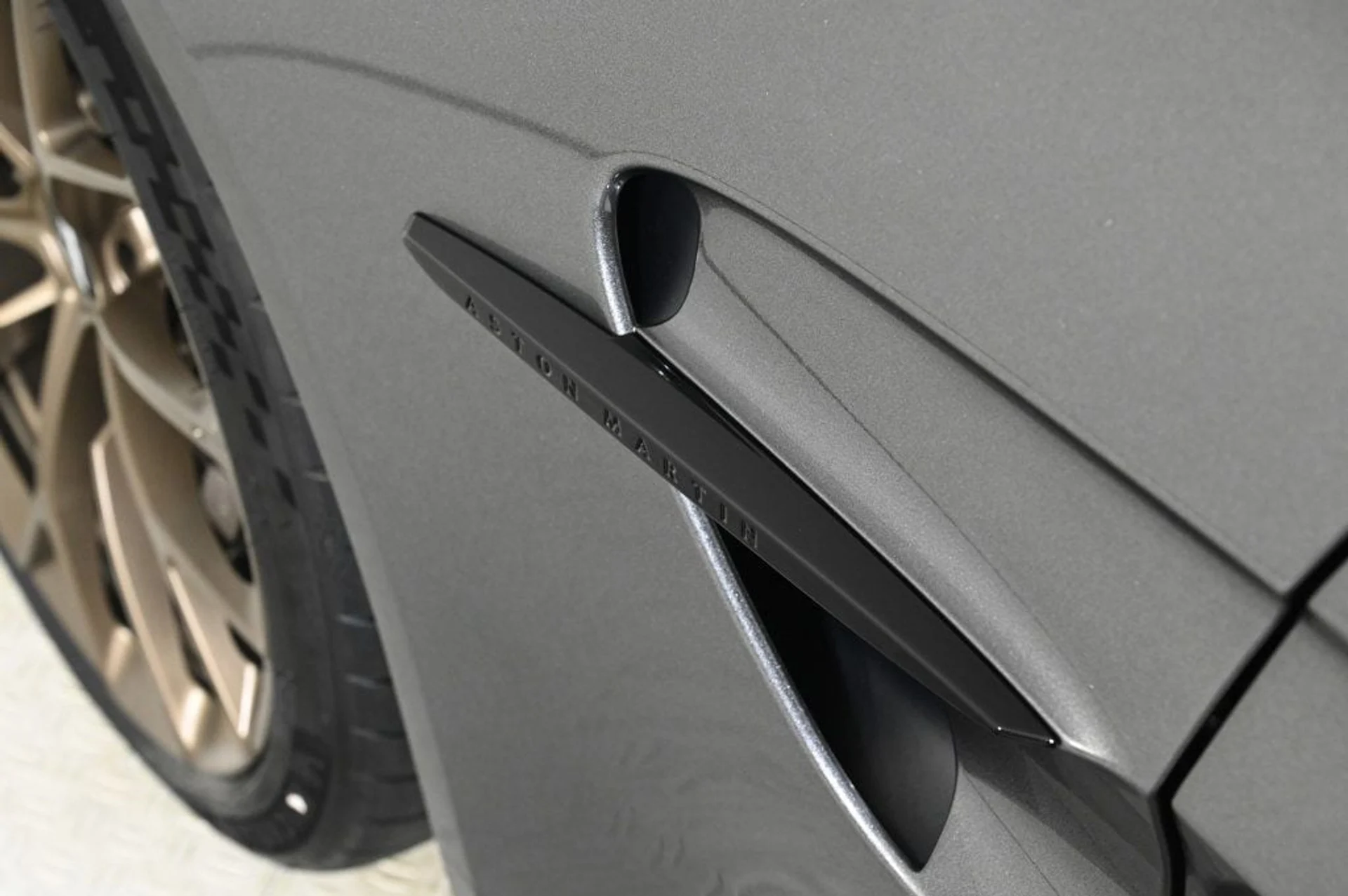 mph024_4115960176_used_2026_aston_martin_vantage_11350_22917538_24_1024_46045260de