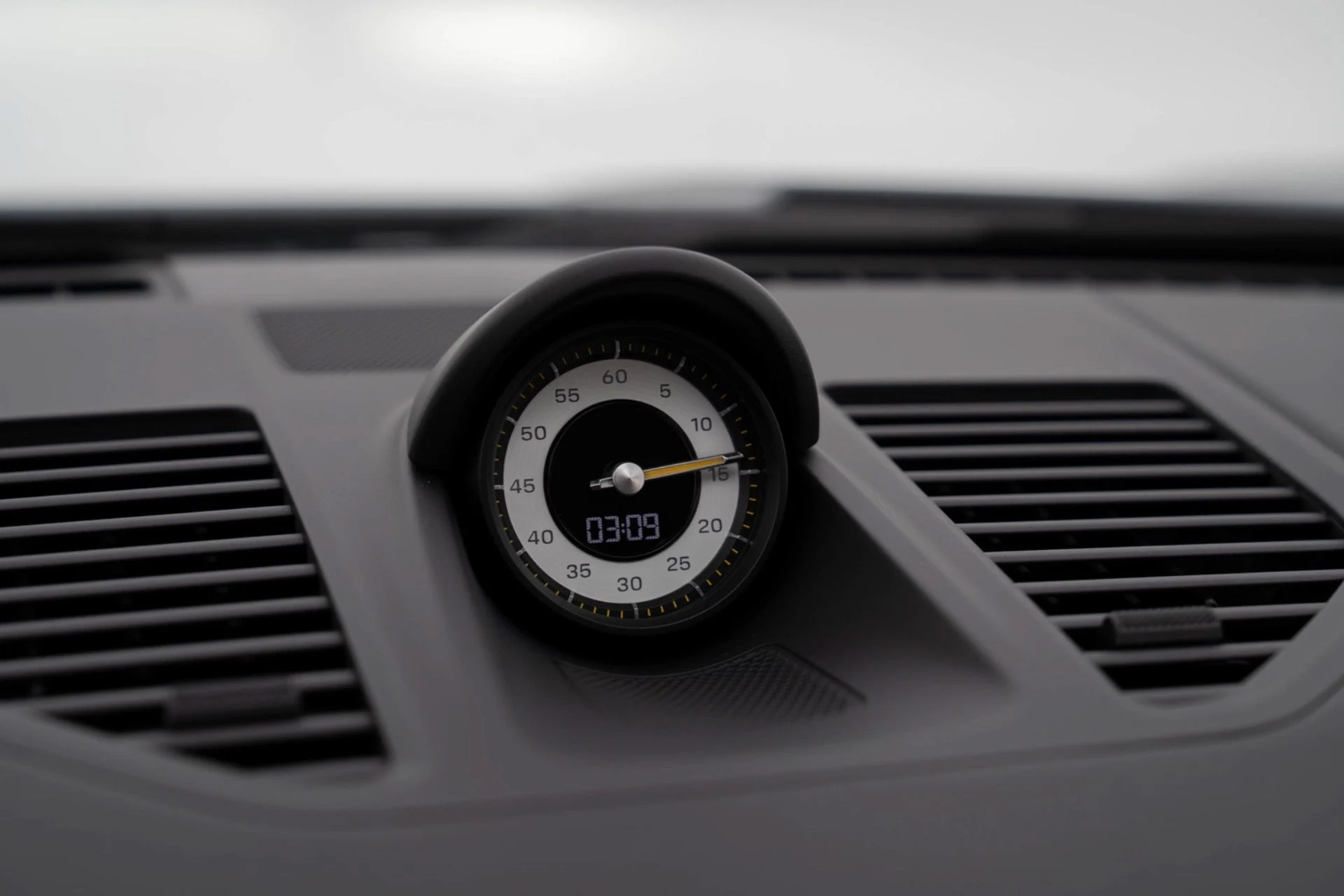 mph024_4125302640_Used_2024_Porsche_911_GT_3_1774634341_622a988b96