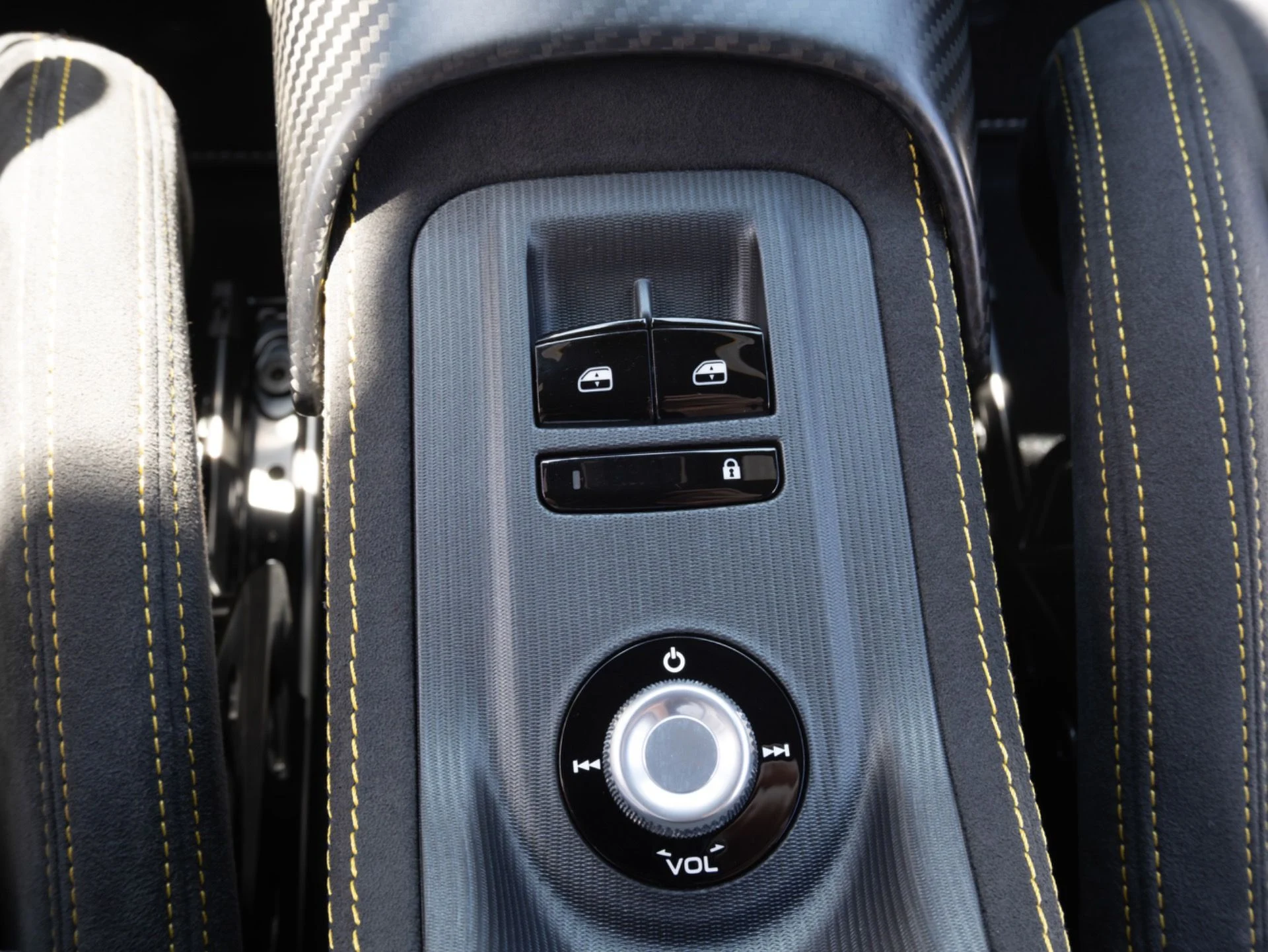 mph024_4138298019_Used_2023_Maserati_MC_20_1774904491_4257bfd333