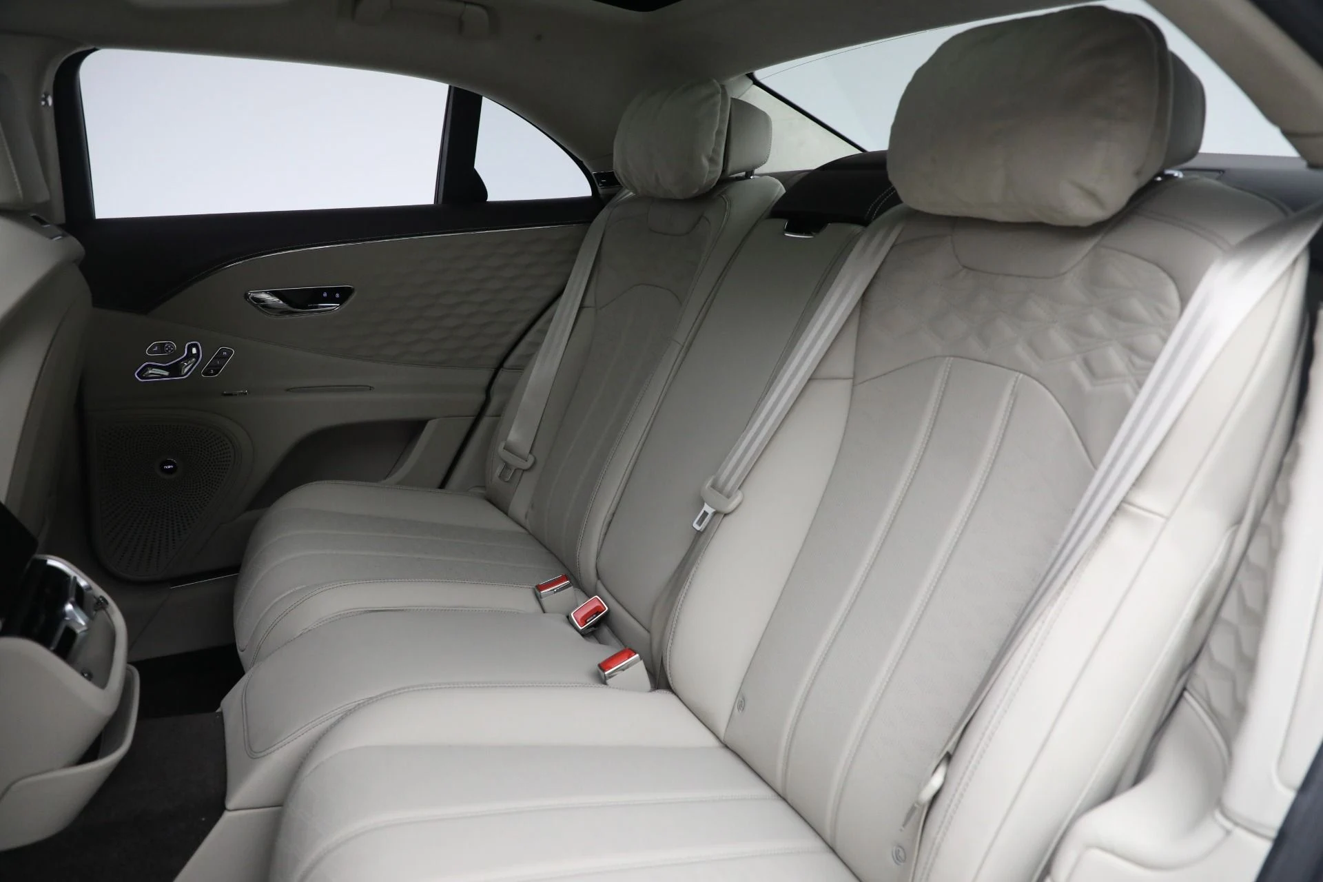 mph024_4139547593_New_2025_Bentley_Flying_Spur_Speed_ecbc8f2592