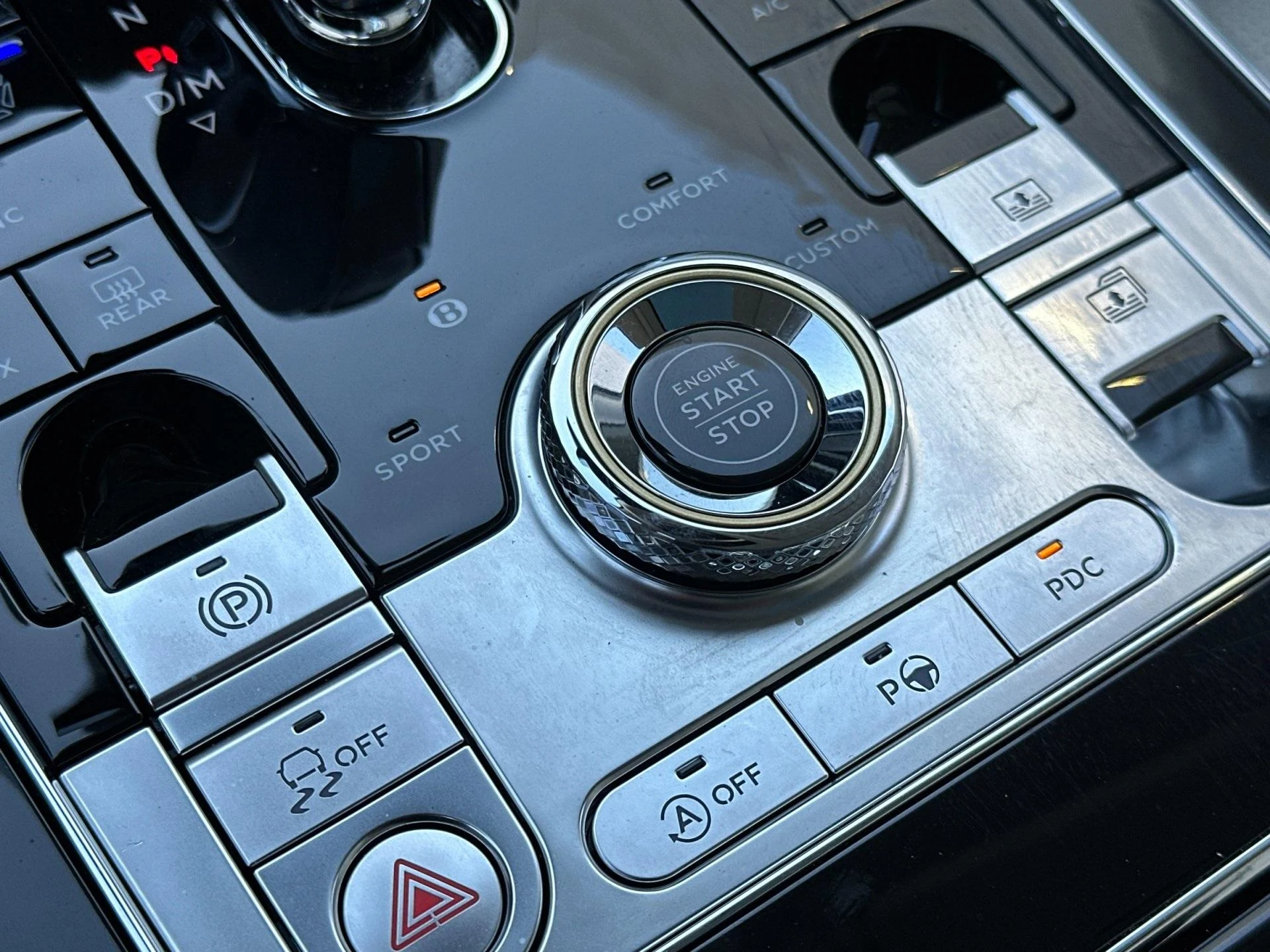 mph024_4141587701_Used_2024_Bentley_Flying_Spur_1760603855_f6d2c9e62c