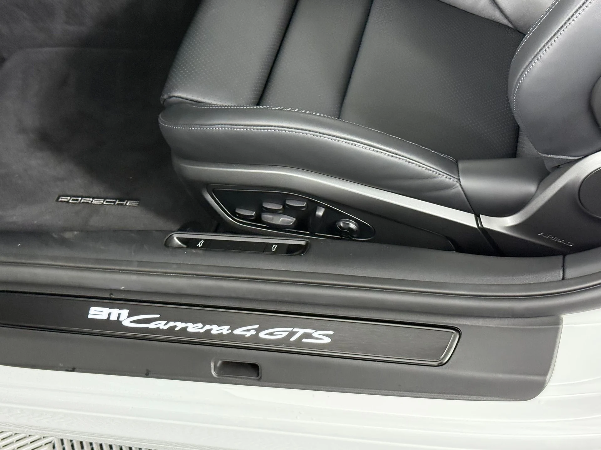 mph024_4142765977_21adbcc8375fed5f190ecf04d5f1a536x_5d8cebd7fc