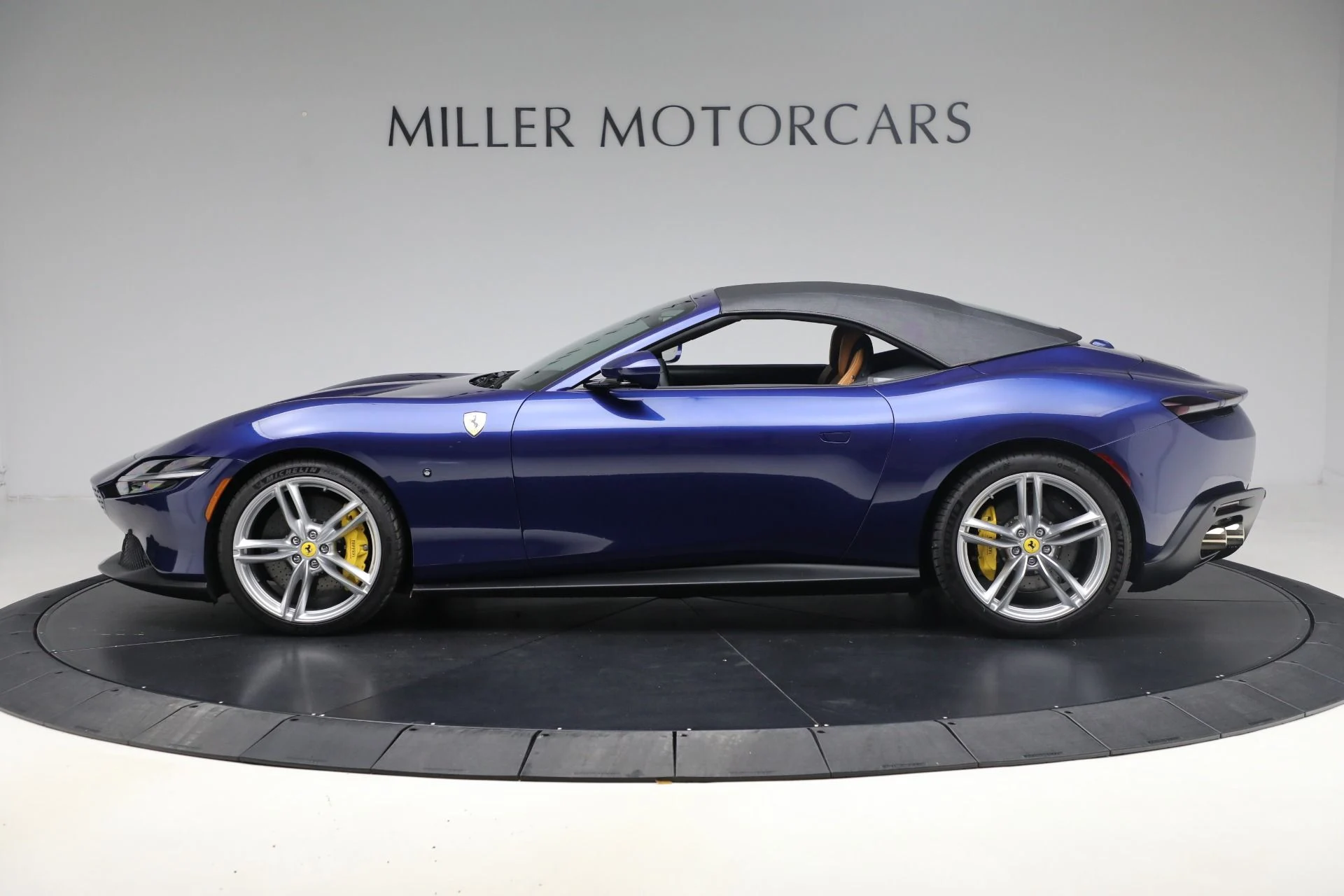 mph024_4145407080_Used_2025_Ferrari_Roma_Spider_1761945146_b5e8bf867d