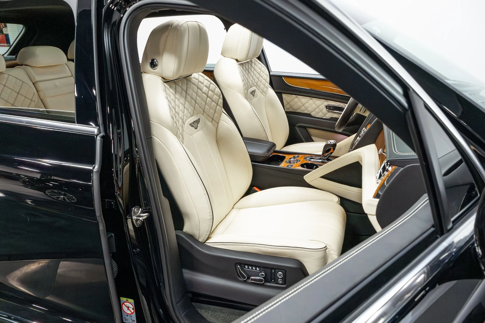 mph024_4151365631_Used_2021_Bentley_Bentayga_V8_First_Edition_1776782316_394dd63d91